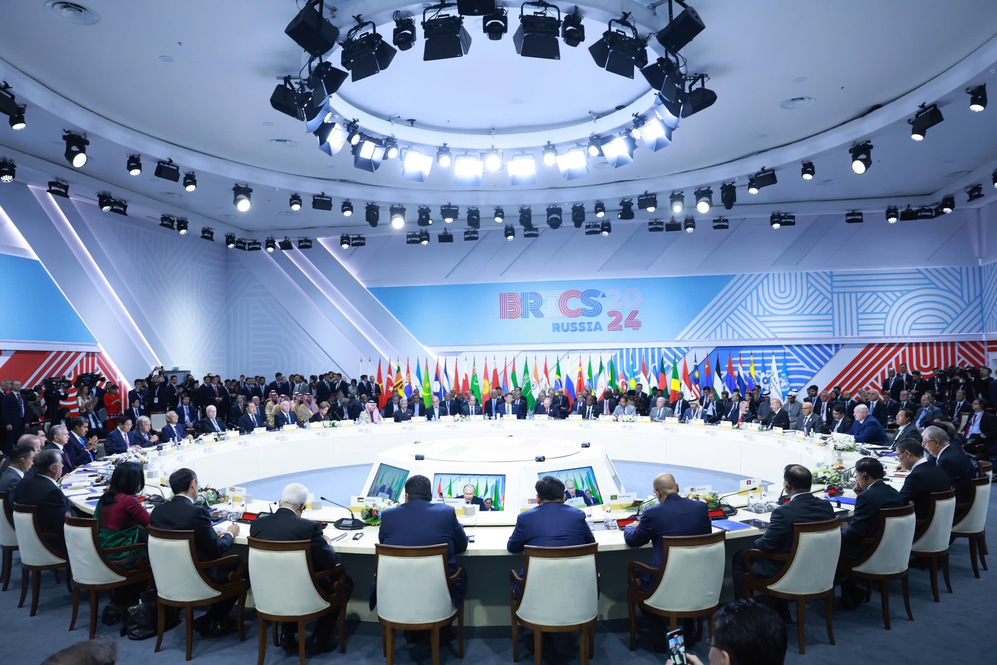 Thủ tướng Phạm Minh Ch&iacute;nh đề xuất 5 kết nối chiến lược tại BRICS mở rộng- Ảnh 1.