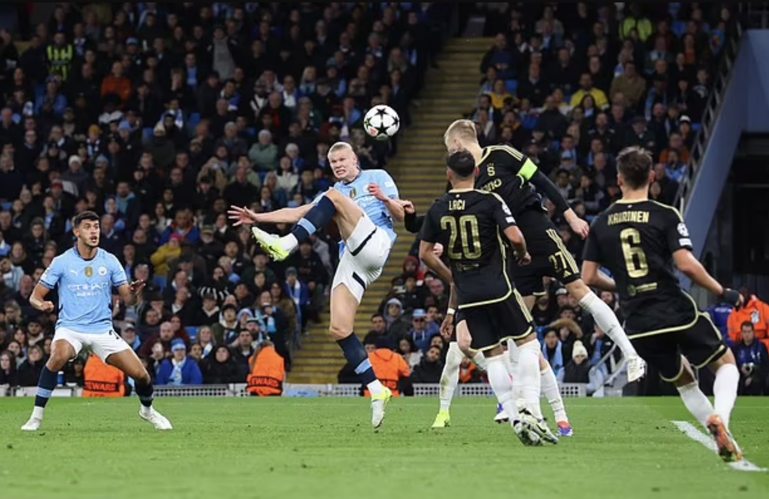 Haaland đ&aacute; b&oacute;ng kiểu kung-fu, Man City "nghiền n&aacute;t" Sparta Praha- Ảnh 2.