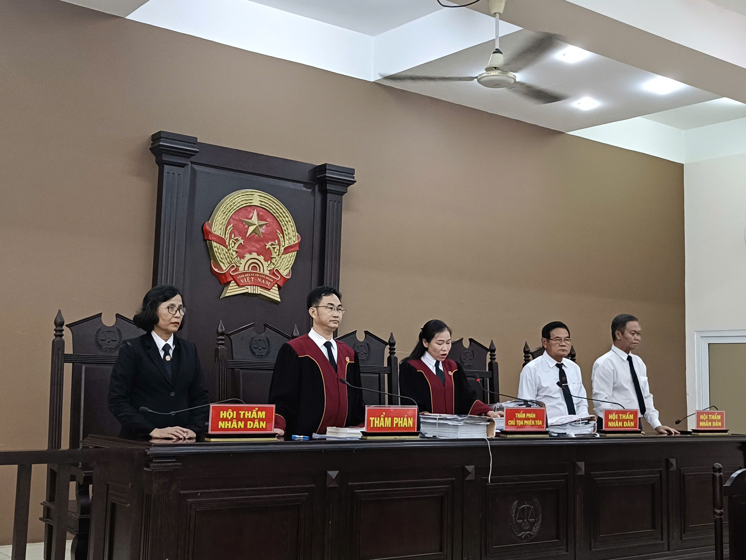 H&igrave;nh ảnh x&eacute;t xử vụ &aacute;n ch&aacute;y qu&aacute;n karaoke An Ph&uacute; khiến 32 người chết- Ảnh 4.