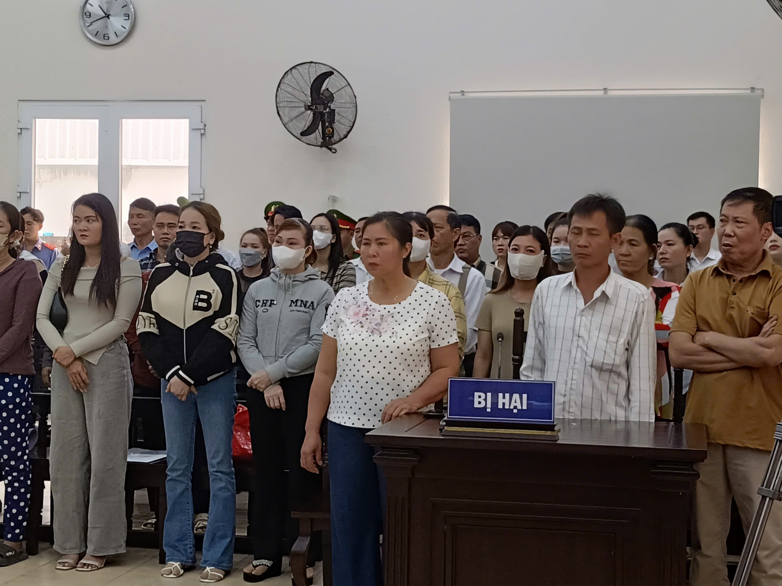 H&igrave;nh ảnh x&eacute;t xử vụ &aacute;n ch&aacute;y qu&aacute;n karaoke An Ph&uacute; khiến 32 người chết- Ảnh 6.