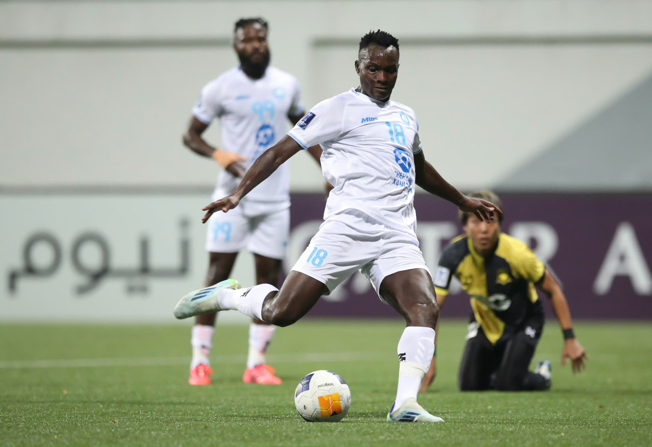 ĐKVĐ V-League cầm hòa đội bóng của Singapore- Ảnh 3.