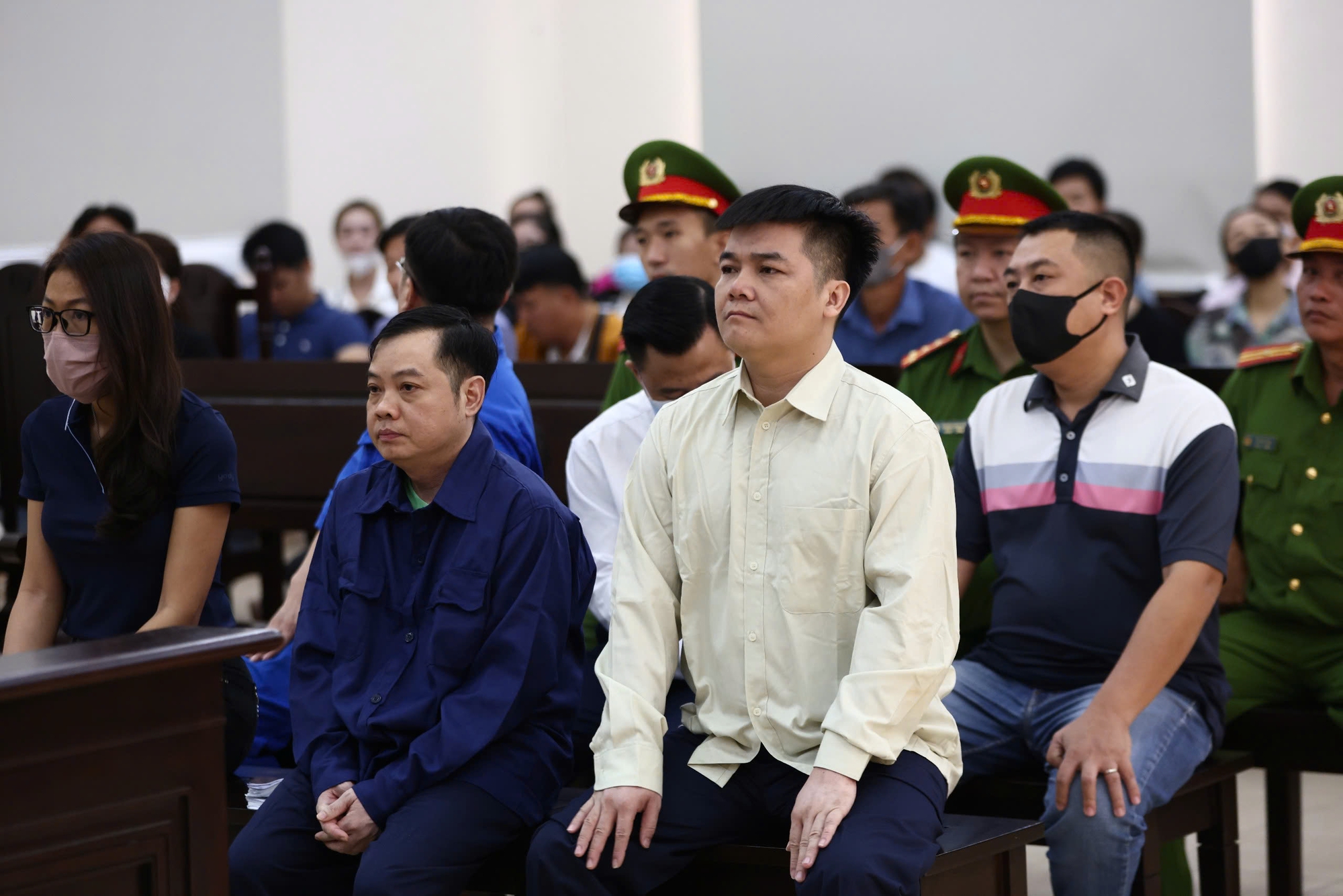 X&eacute;t xử vụ ch&aacute;y qu&aacute;n karaoke An Ph&uacute;: Đề nghị mức &aacute;n cho 6 bị c&aacute;o- Ảnh 1.