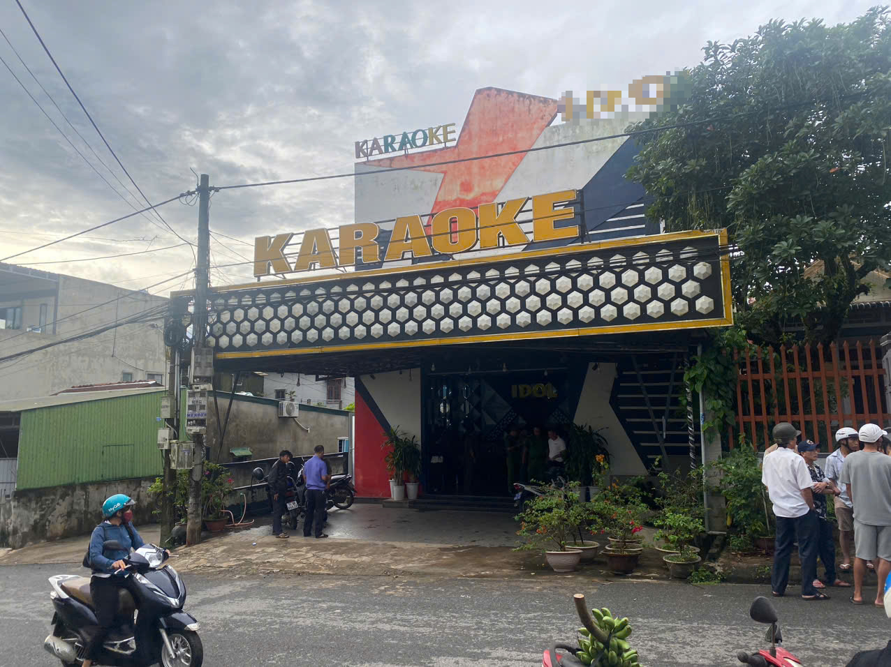Án mạng khiến 2 người chết ở quán karaoke: Khởi tố vụ án giết người- Ảnh 1.