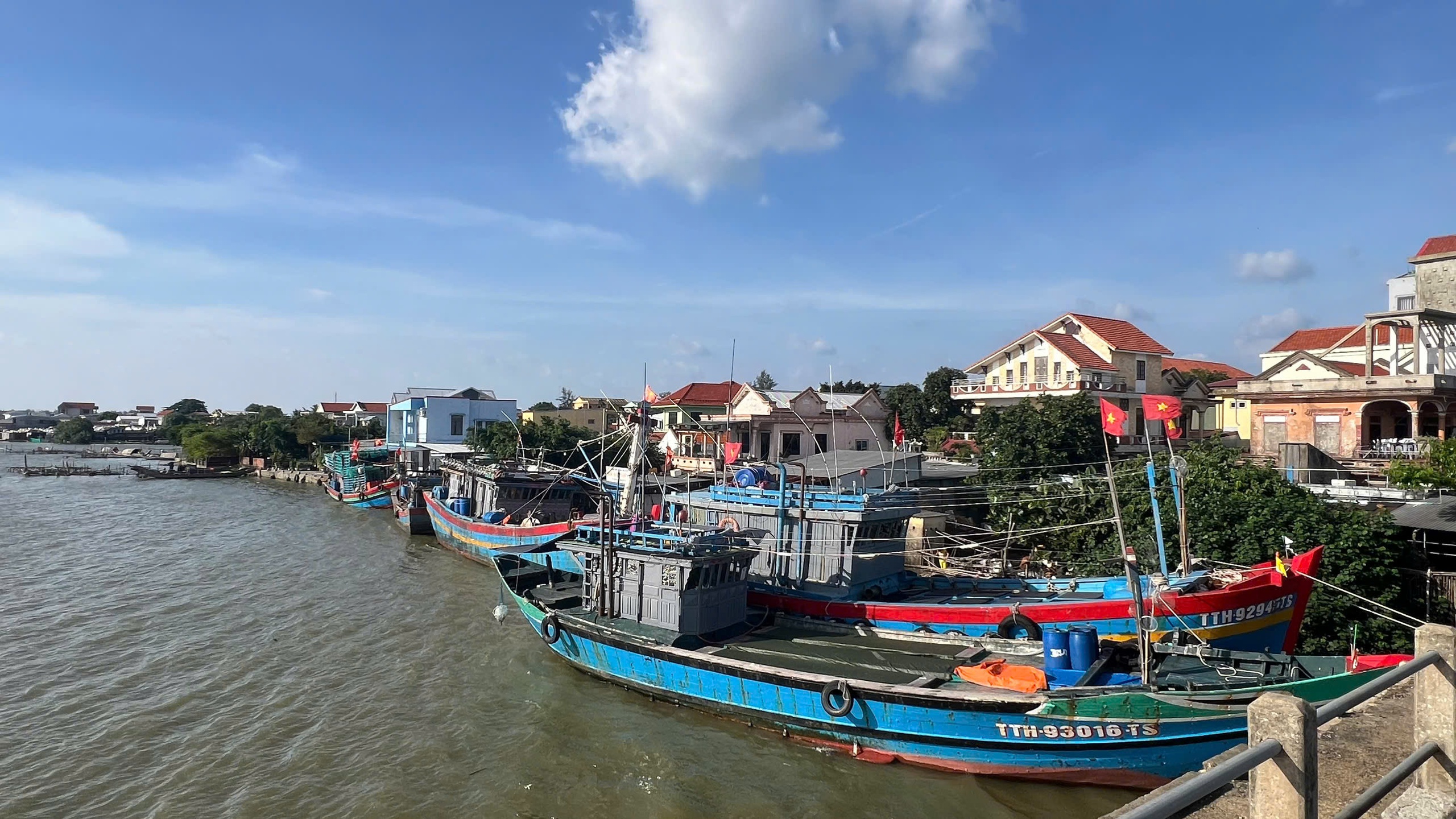 Thừa Thiên - Huế thông tin tình hình hồ chứa trước bão số 6 (Trami)- Ảnh 2.