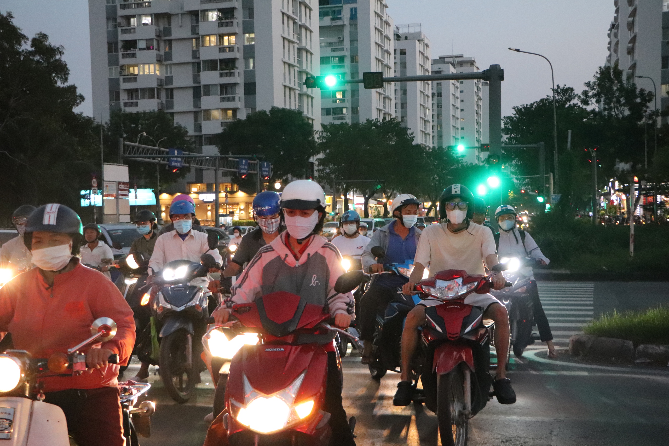 TP HCM: Lý do cả trăm người đi ngược chiều ở quận 7- Ảnh 4.