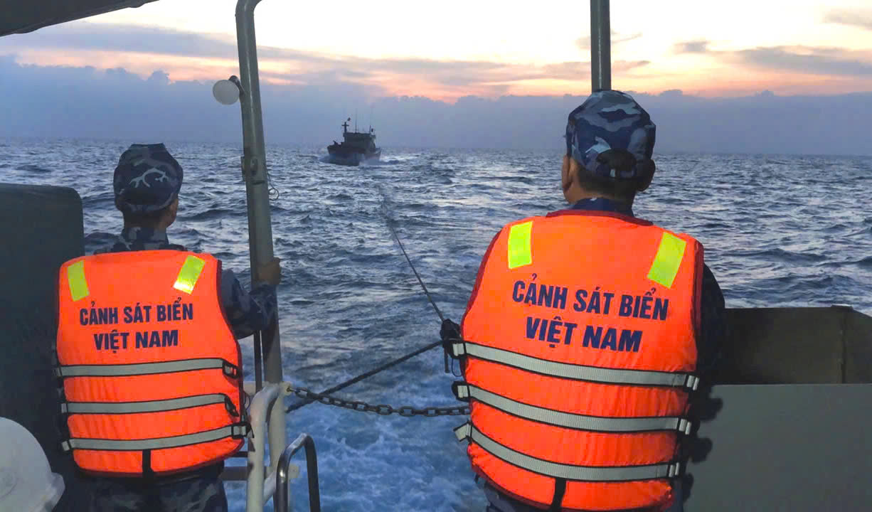 Cứu hộ th&agrave;nh c&ocirc;ng t&agrave;u c&aacute; gặp nạn tr&ecirc;n biển H&agrave; Tĩnh- Ảnh 1.