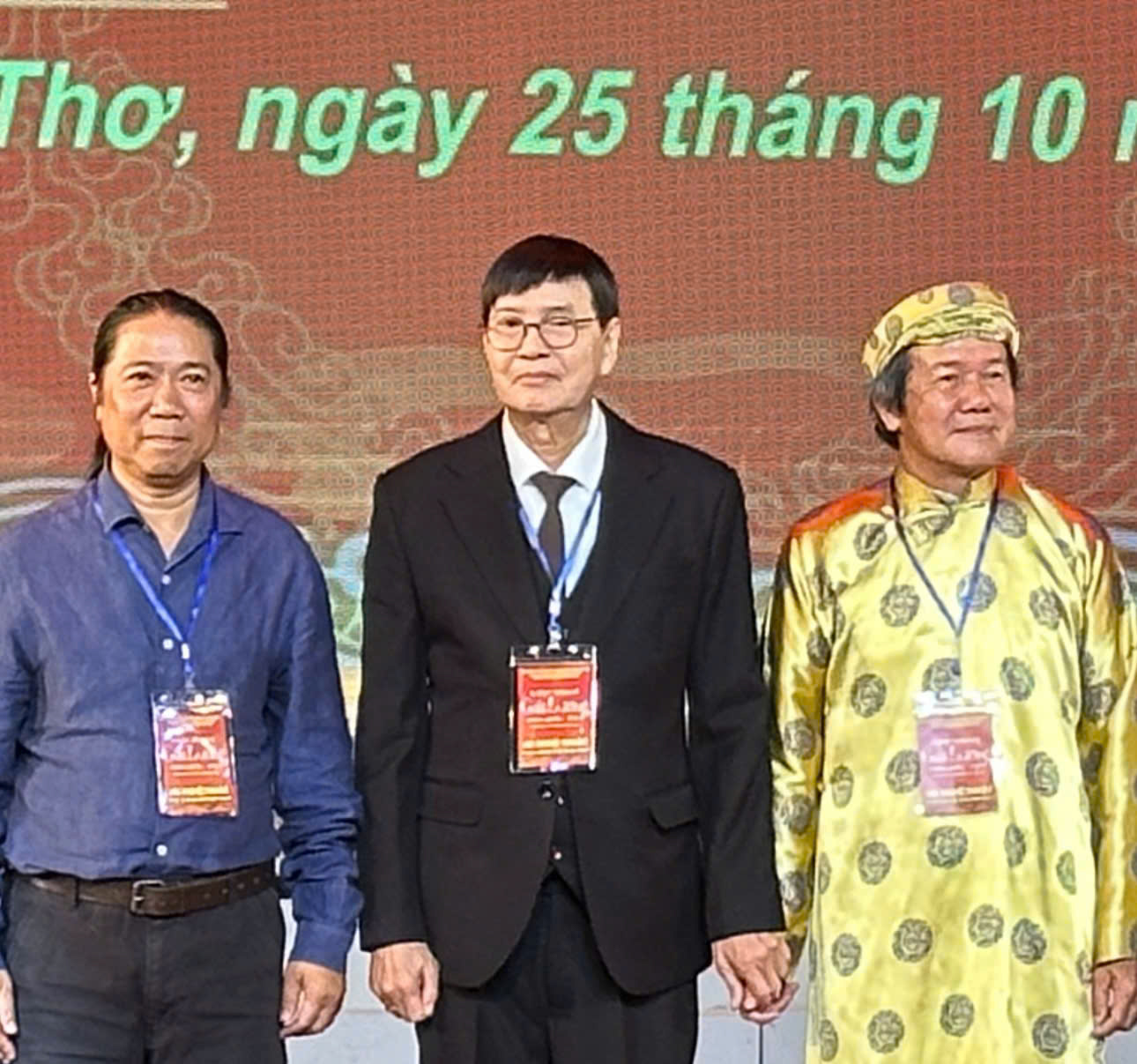 NSND Thanh Điền, nh&agrave; văn B&iacute;ch Ng&acirc;n ngồi ghế n&oacute;ng Hội đồng nghệ thuật cải lương- Ảnh 2.