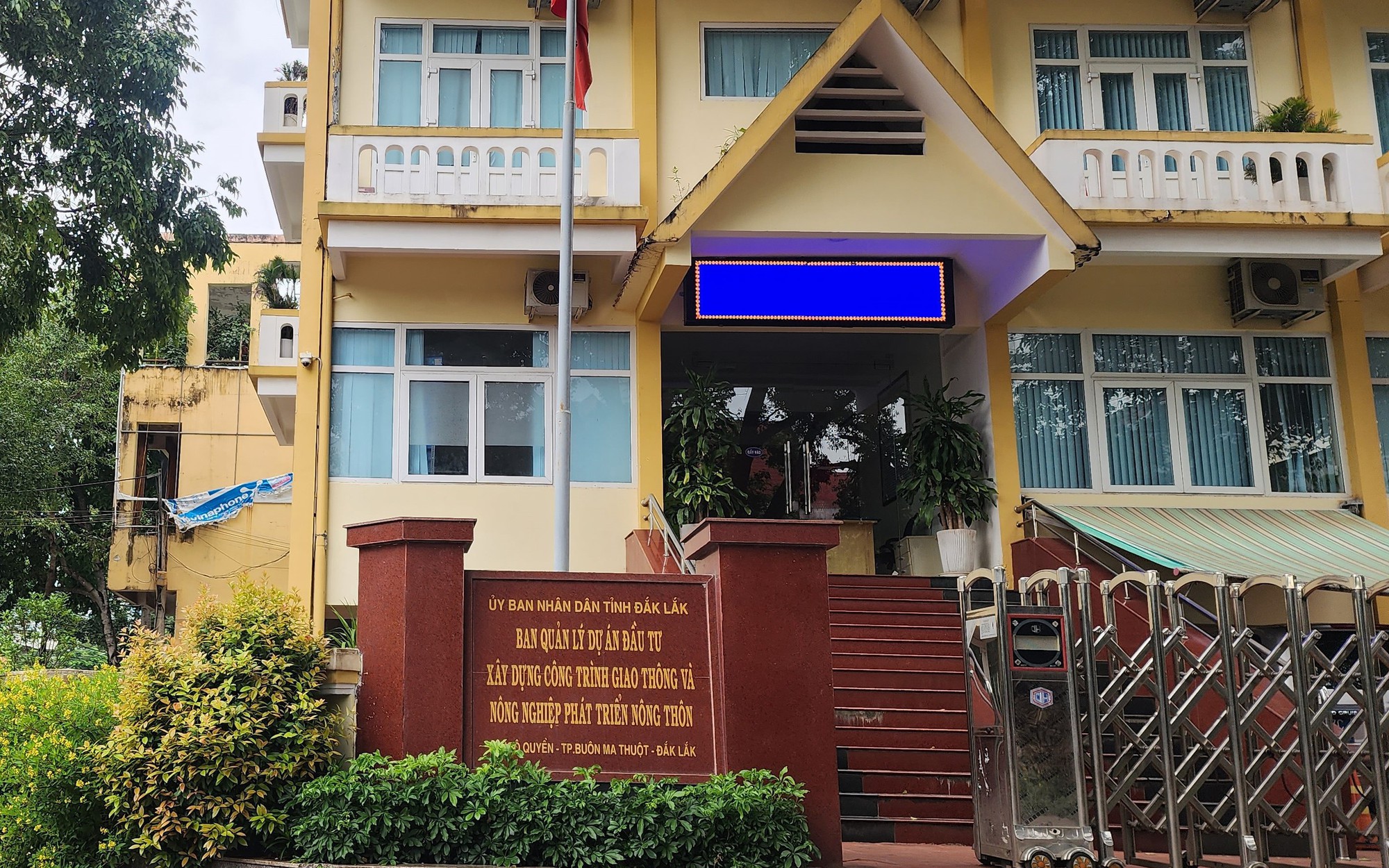 Miễn nhiệm Phó giám đốc Ban A vì sai phạm dự án đường ngàn tỉ ở Đắk Lắk - Ảnh 2.