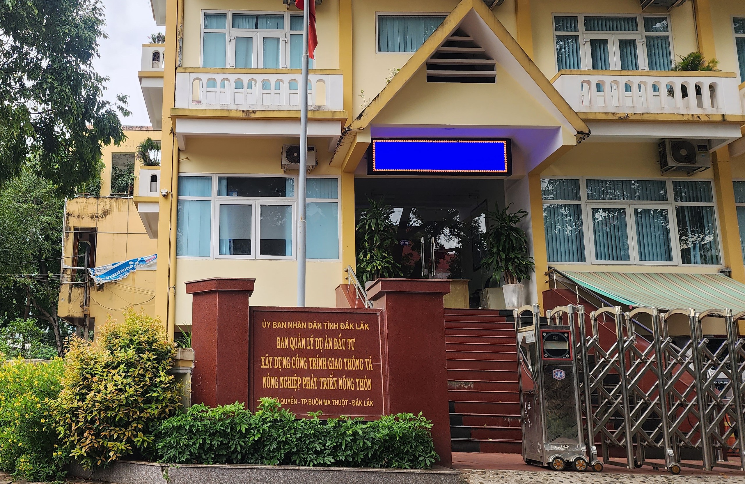 Khởi tố nguy&ecirc;n Gi&aacute;m đốc Ban Quản l&yacute; dự &aacute;n ở Đắk Lắk nhận hối lộ- Ảnh 1.