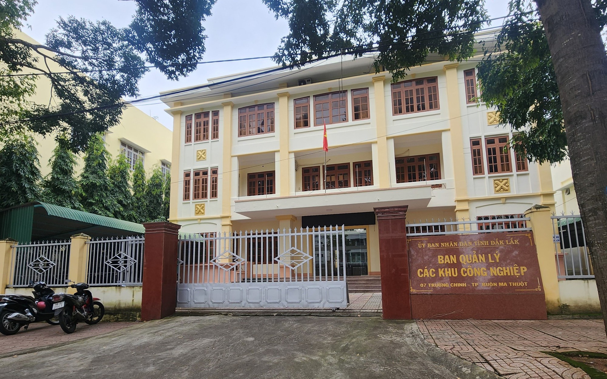 Khởi tố Trưởng Ban Quản l&yacute; c&aacute;c khu c&ocirc;ng nghiệp tỉnh Đắk Lắk về tội nhận hối lộ