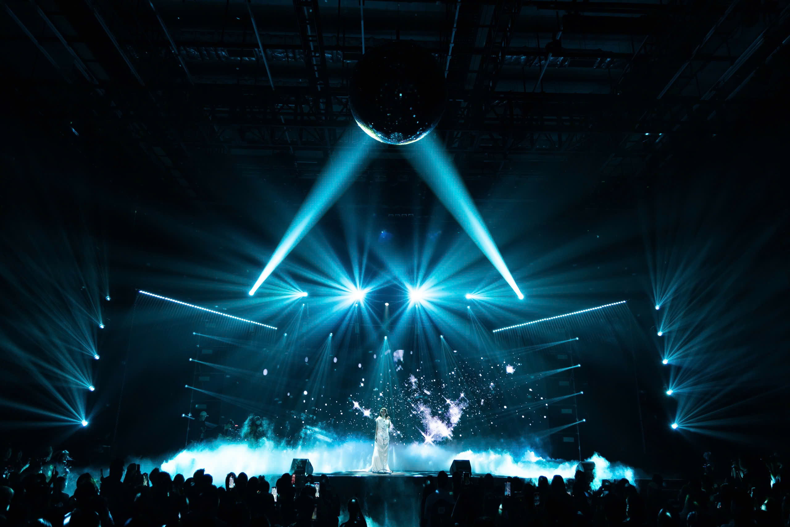 Sao Việt "cho&aacute;ng" với showcase Ho&agrave;ng Mỹ An- Ảnh 3.