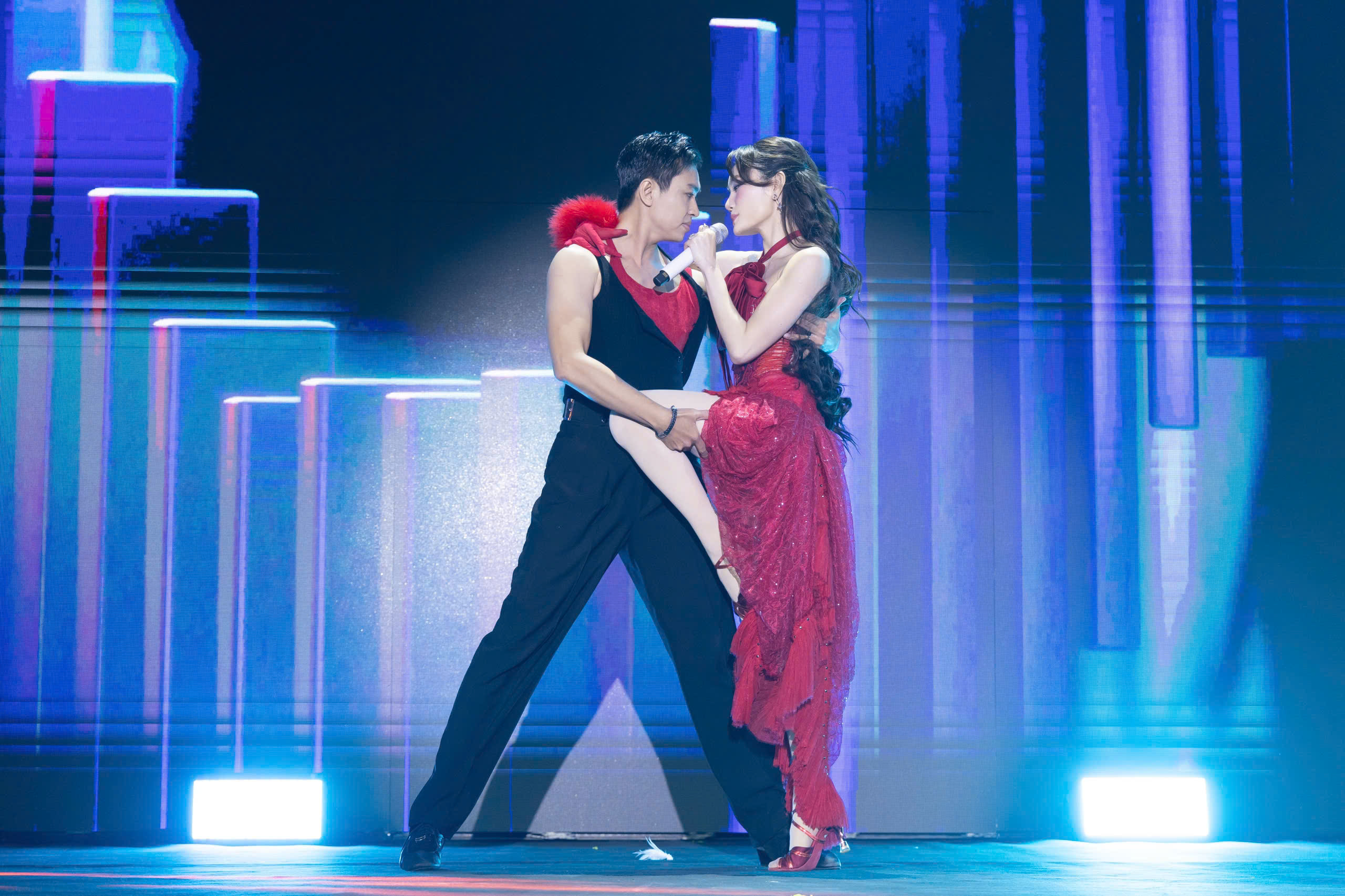 Sao Việt "cho&aacute;ng" với showcase Ho&agrave;ng Mỹ An- Ảnh 1.