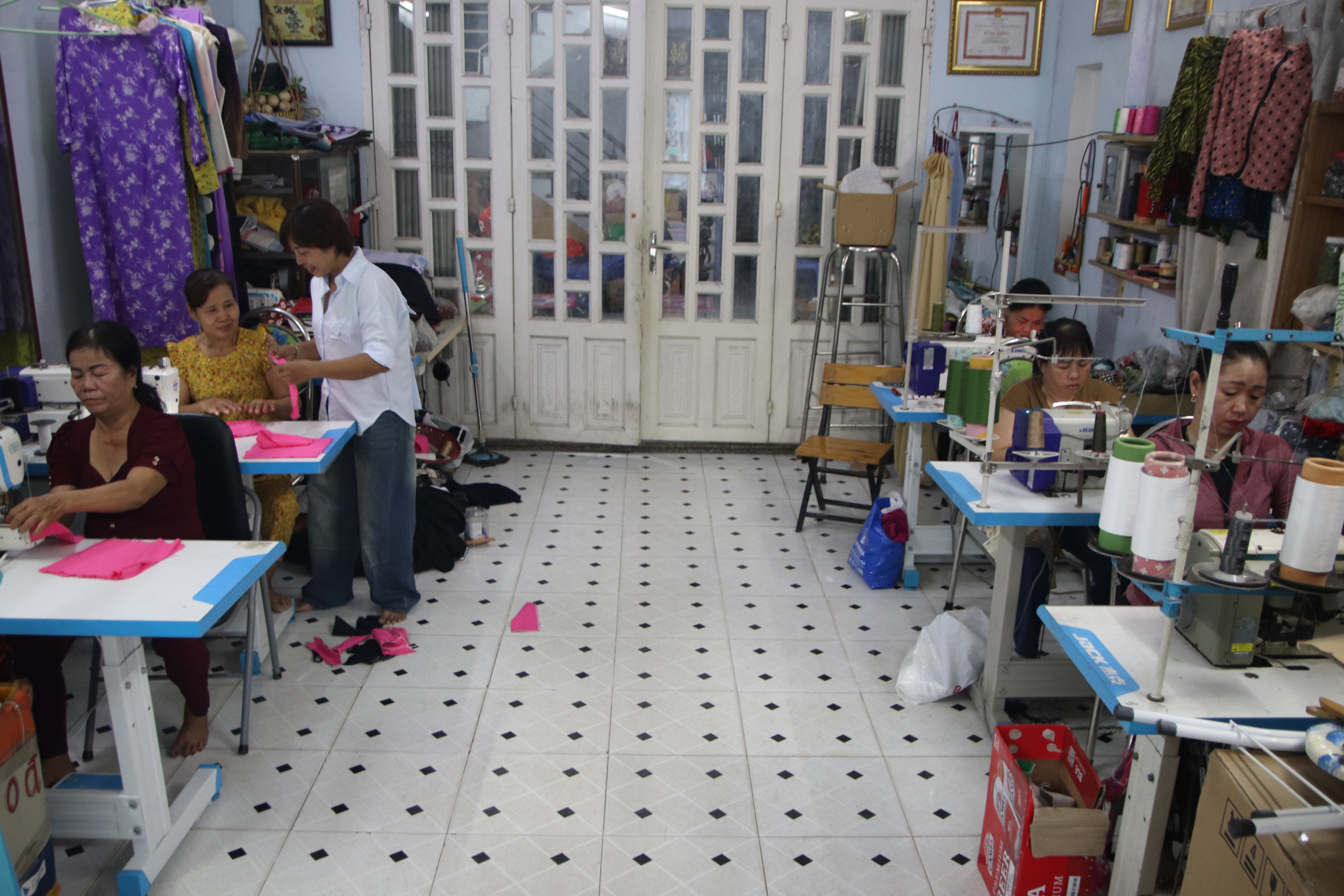 San sẻ với người kh&oacute; khăn- Ảnh 1.