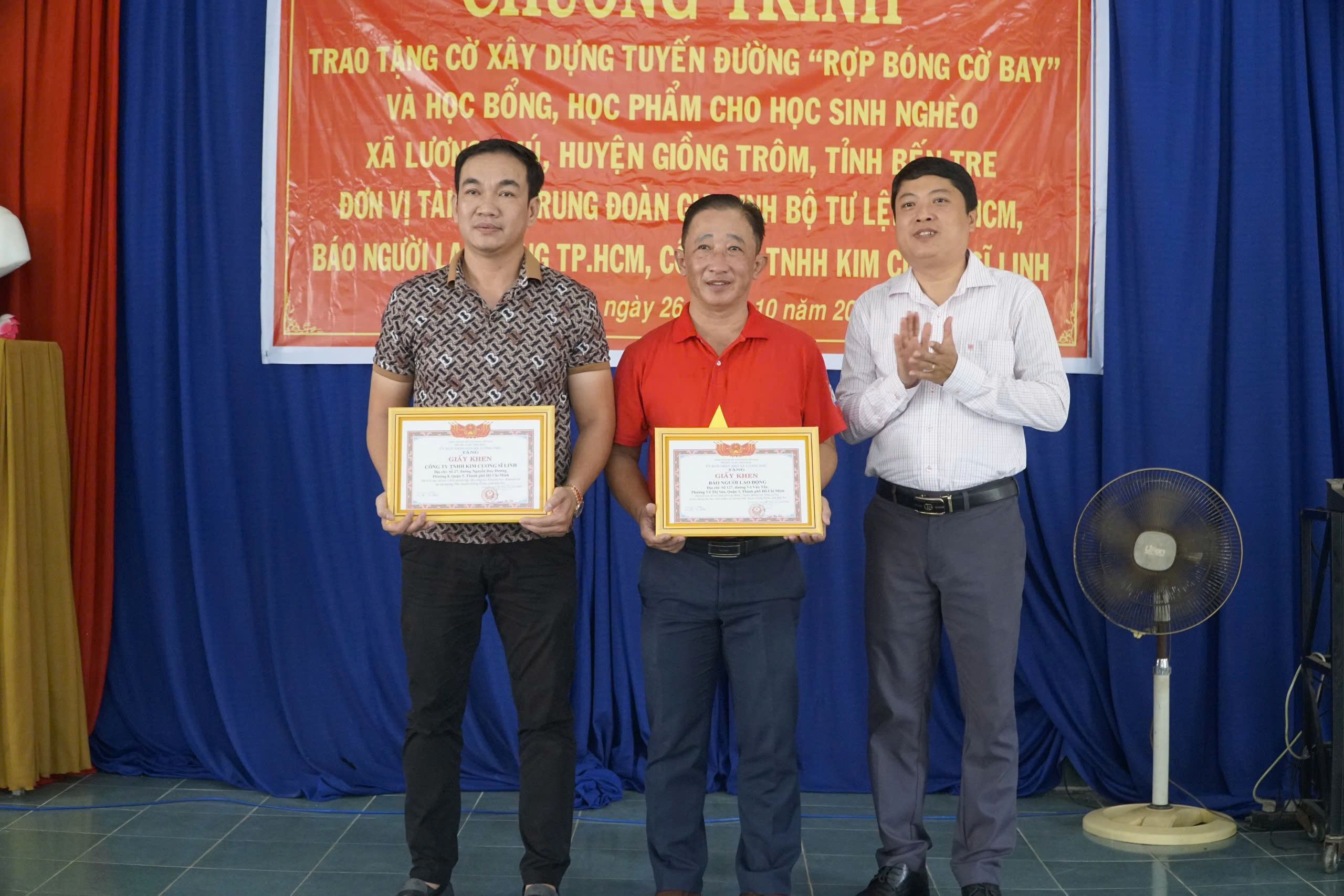Chương trình “Tự hào cờ Tổ quốc” đến với vùng Đất thép anh hùng Giồng Trôm- Ảnh 6.