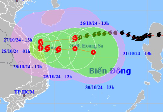 B&atilde;o Trami giật cấp 15 lao thẳng v&agrave;o Trung Trung Bộ, nhiều nơi mưa rất lớn- Ảnh 1.
