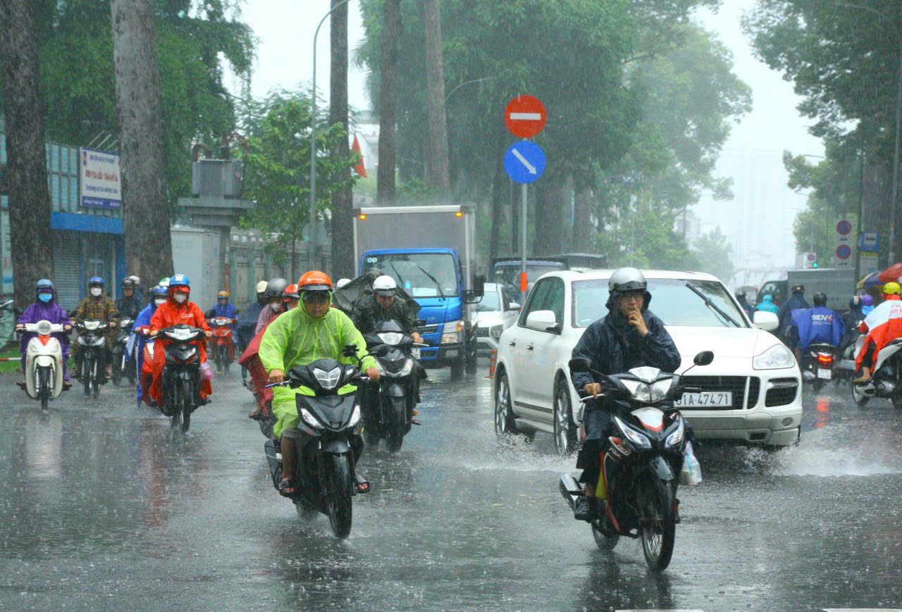 Thời tiết TP HCM hôm nay, 27-10: Gia tăng mưa dông- Ảnh 1.