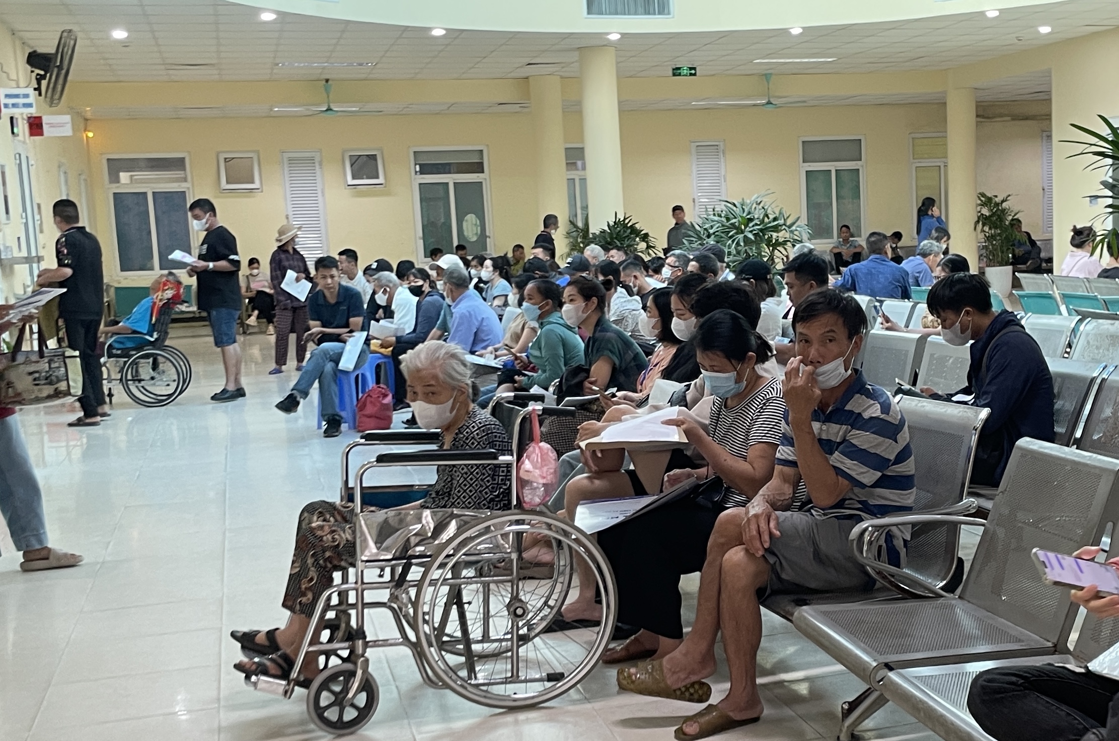 Bỏ hết giấy chuyển tuyến, Bộ Y tế n&oacute;i g&igrave;?- Ảnh 3.