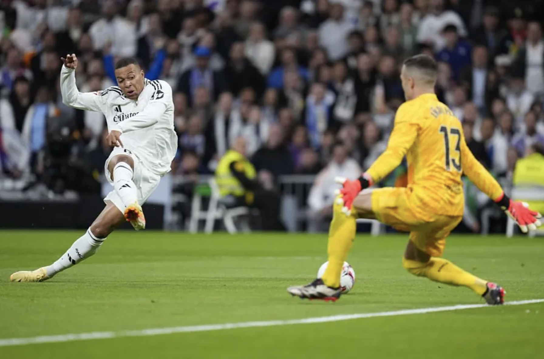Lamine Yamal lập kỷ lục, Barcelona nghiền nát Real Madrid - Ảnh 2.