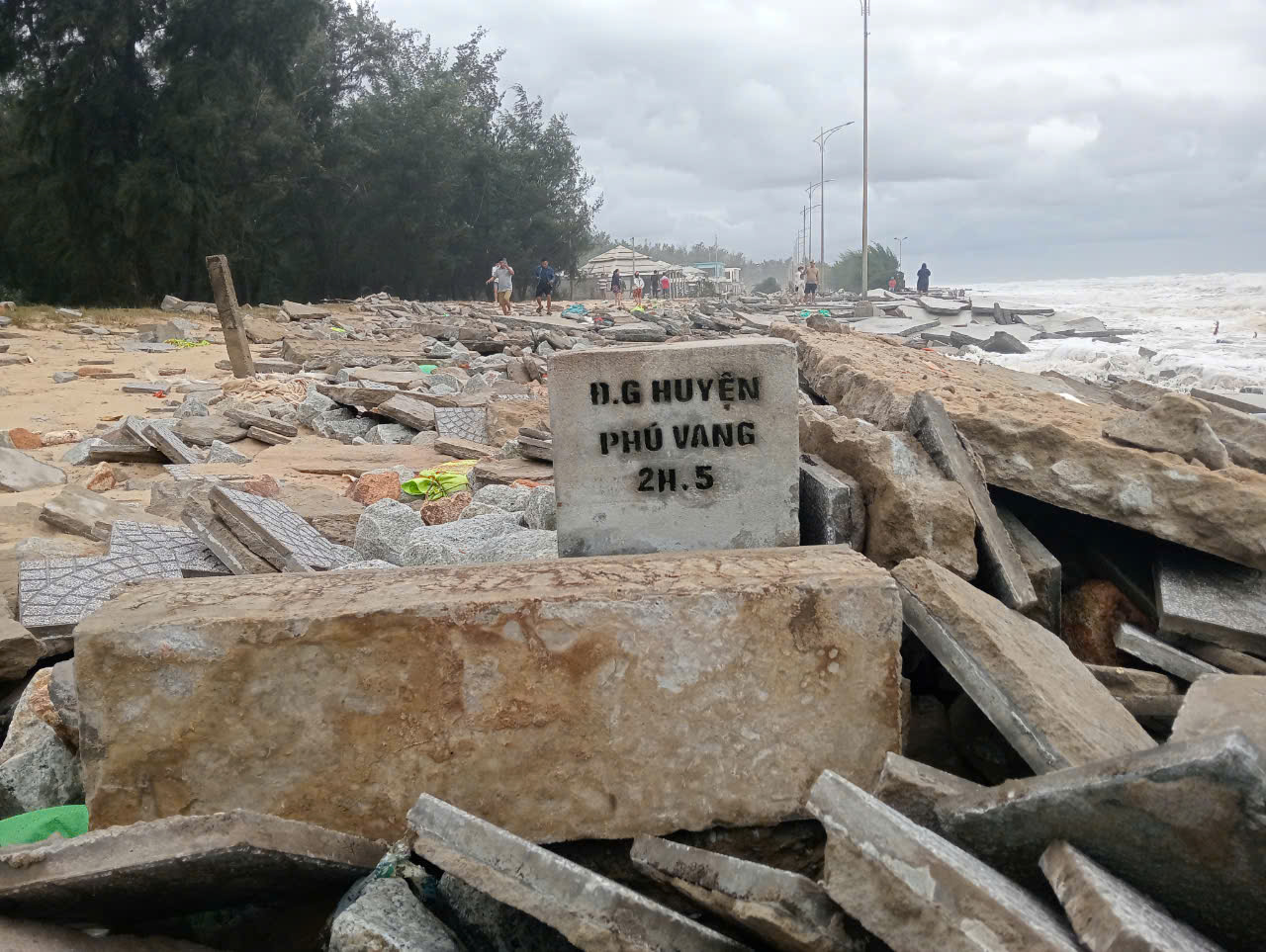 Dồn sức ứng ph&oacute; ngập lụt, sạt lở sau b&atilde;o- Ảnh 2.