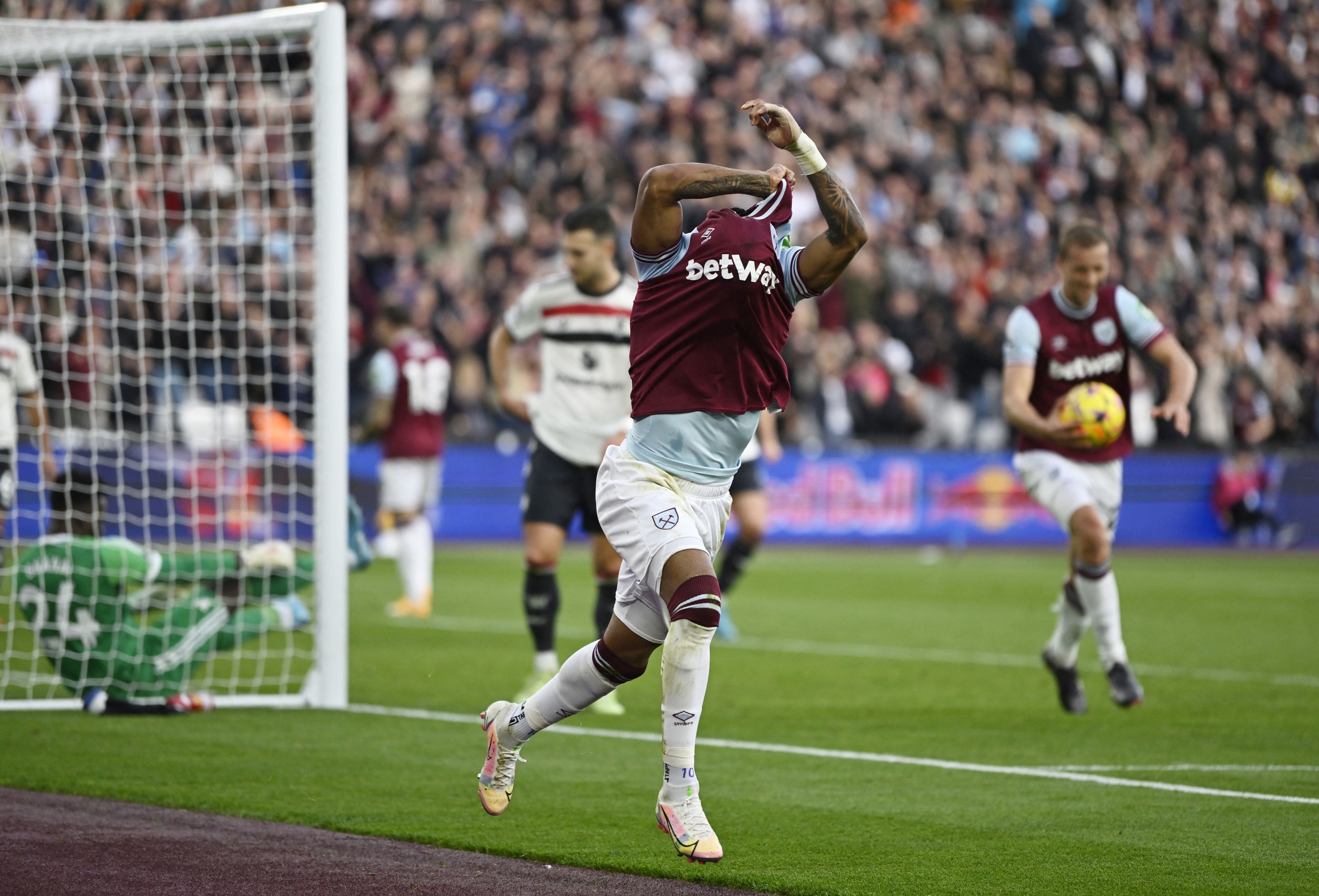 Thua West Ham ph&uacute;t cuối, Man United ch&igrave;m s&acirc;u ở Giải Ngoại hạng Anh- Ảnh 5.