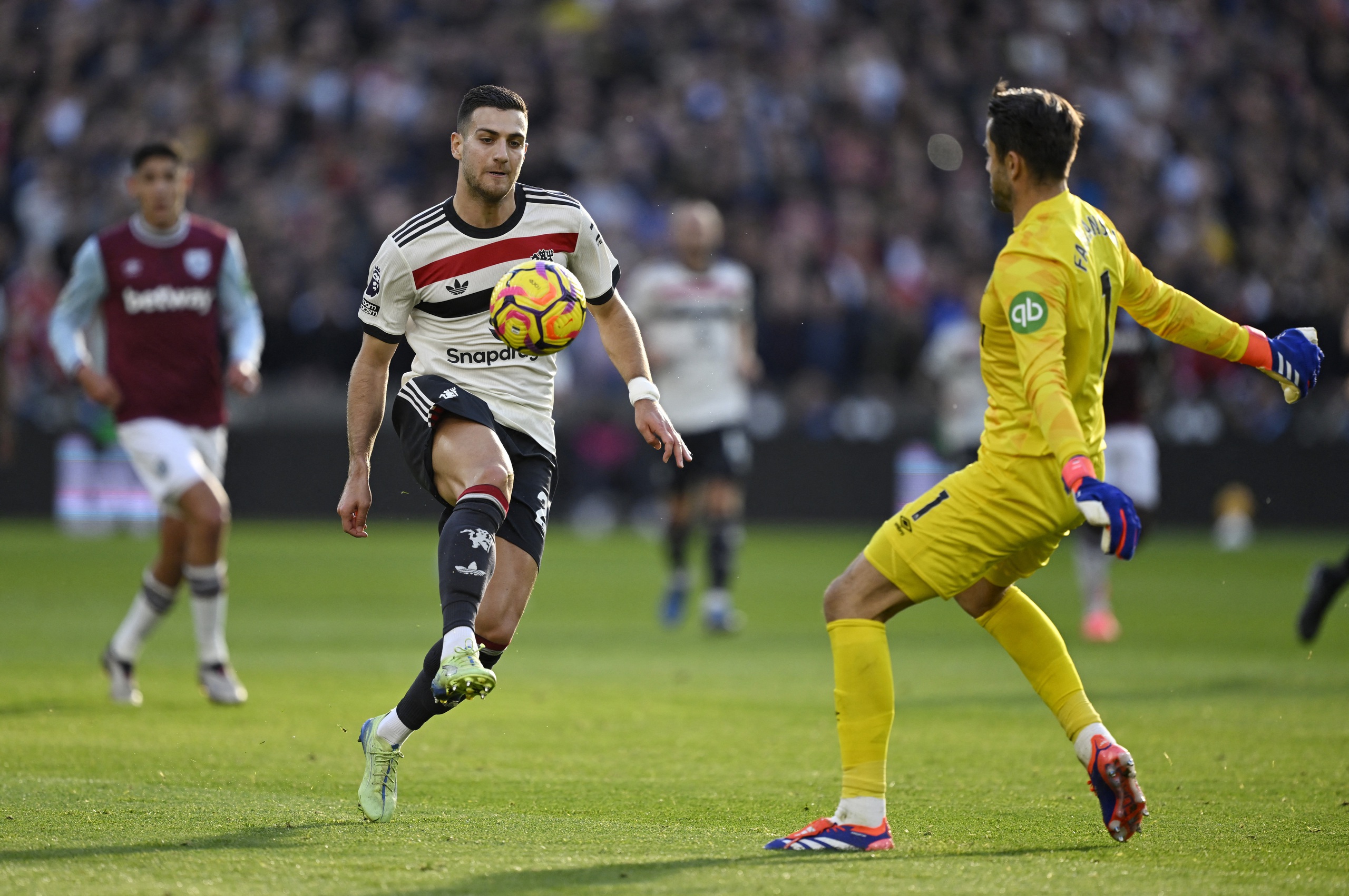 Thua West Ham ph&uacute;t cuối, Man United ch&igrave;m s&acirc;u ở Giải Ngoại hạng Anh- Ảnh 4.