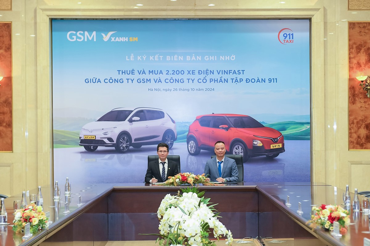 &Ocirc;ng Nguyễn Văn Thanh - Tổng Gi&aacute;m đốc To&agrave;n cầu C&ocirc;ng ty GSM (b&ecirc;n tr&aacute;i) v&agrave; &ocirc;ng Lưu Đ&igrave;nh Tuấn - Chủ tịch HĐQT Tập đo&agrave;n 911 trong lễ k&yacute; kết bi&ecirc;n bản ghi nhớ hợp t&aacute;c