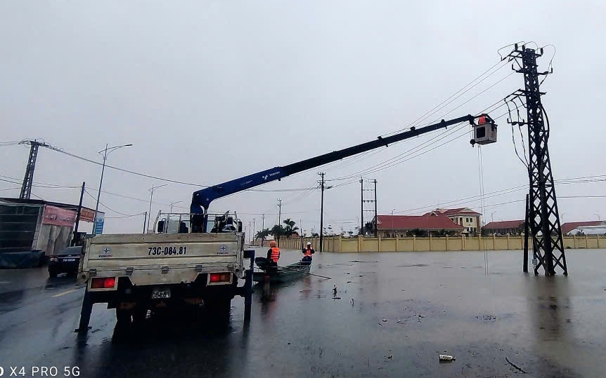 EVNCPC khắc phục sự cố bão Trami, đảm bảo cấp điện lại cho 100% khách hàng