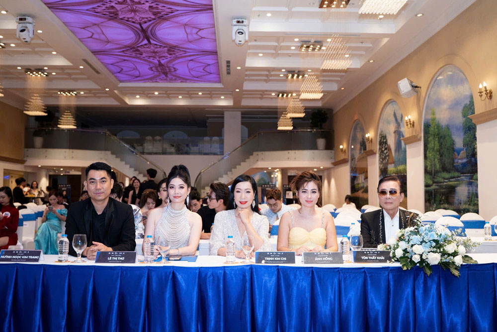 Ban Giám khảo cuộc thi “Hoa hậu Biển Việt Nam 2024”. Ảnh: TRUNG HOÀNG