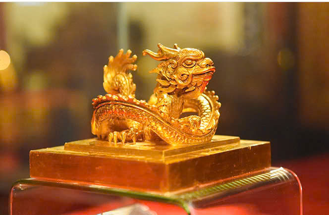 Ấn vàng “Hoàng đế chi bảo” đang được trưng bày tại Bảo tàng Hoàng gia Nam Hồng, tỉnh Bắc Ninh. Ảnh: LÊ PHÚ