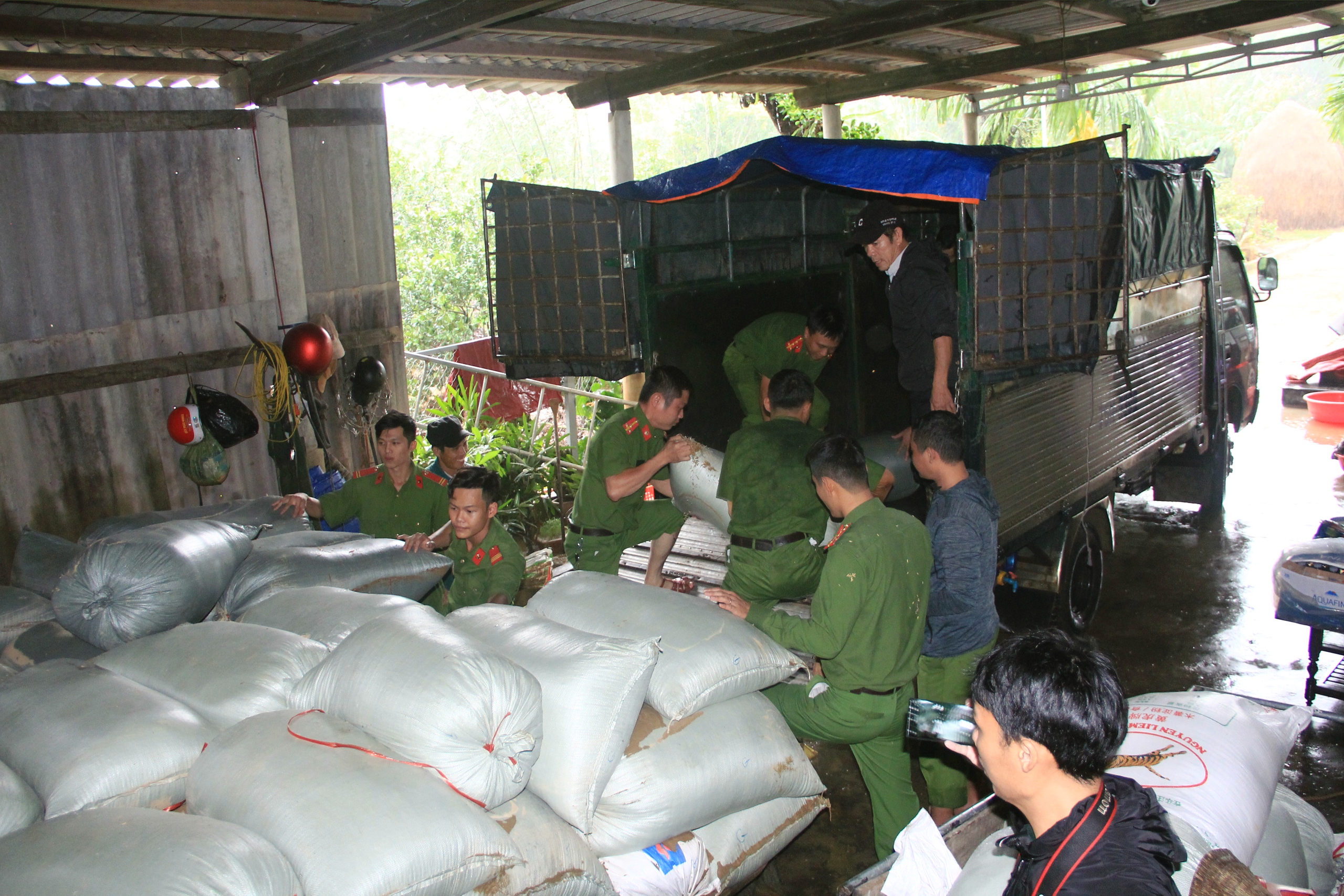 H&igrave;nh ảnh rốn lũ Vĩnh Long sau chỉ đạo của gi&aacute;m đốc C&ocirc;ng an Quảng Trị- Ảnh 1.