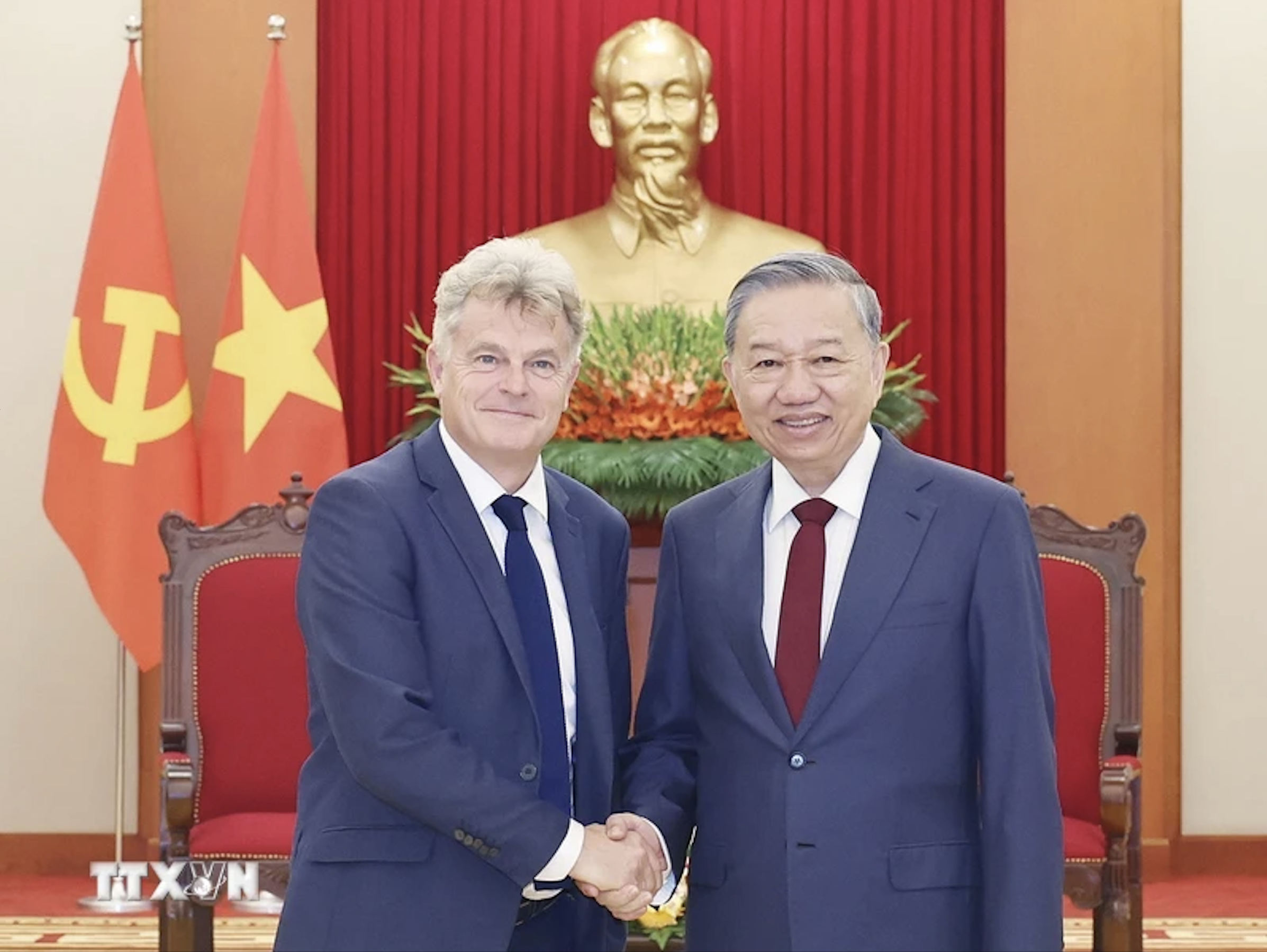 Tổng B&iacute; thư T&ocirc; L&acirc;m tiếp Đo&agrave;n cấp cao Đảng Cộng sản Ph&aacute;p- Ảnh 2.