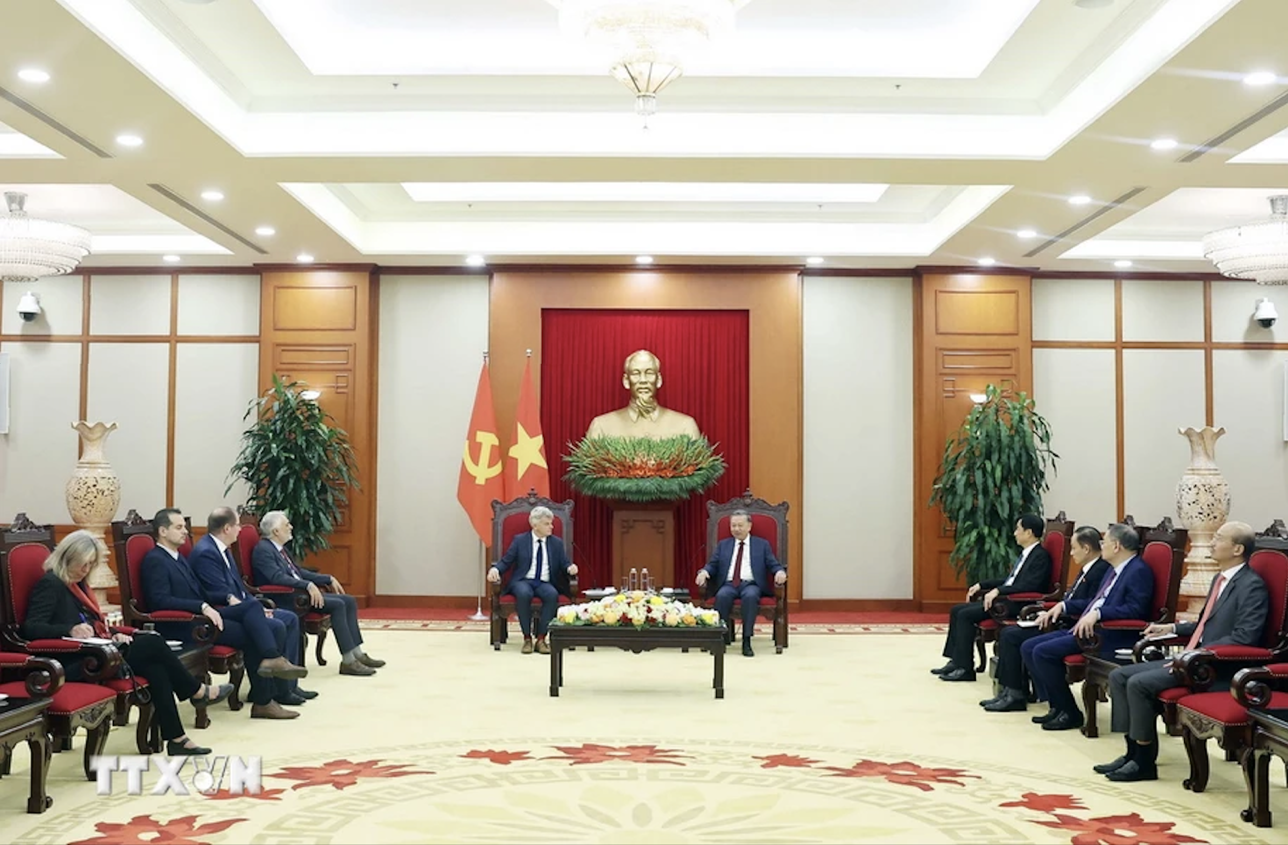 Tổng B&iacute; thư T&ocirc; L&acirc;m tiếp Đo&agrave;n cấp cao Đảng Cộng sản Ph&aacute;p- Ảnh 3.
