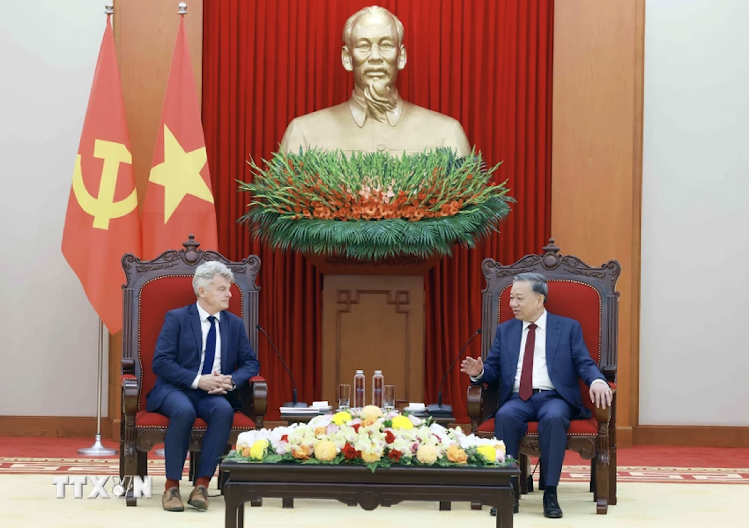 Tổng B&iacute; thư T&ocirc; L&acirc;m tiếp Đo&agrave;n cấp cao Đảng Cộng sản Ph&aacute;p- Ảnh 4.