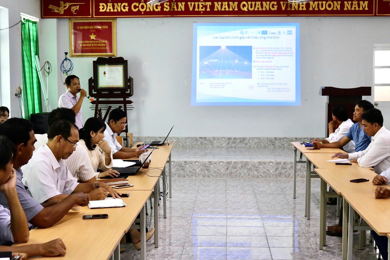 S&oacute;c Trăng: Tập huấn theo d&otilde;i v&agrave; t&iacute;nh to&aacute;n ph&aacute;t thải kh&iacute; nh&agrave; k&iacute;nh cho canh t&aacute;c l&uacute;a- Ảnh 1.