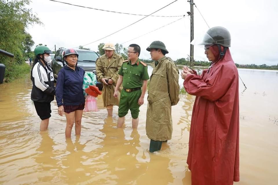 H&igrave;nh ảnh rốn lũ Vĩnh Long sau chỉ đạo của gi&aacute;m đốc C&ocirc;ng an Quảng Trị- Ảnh 4.