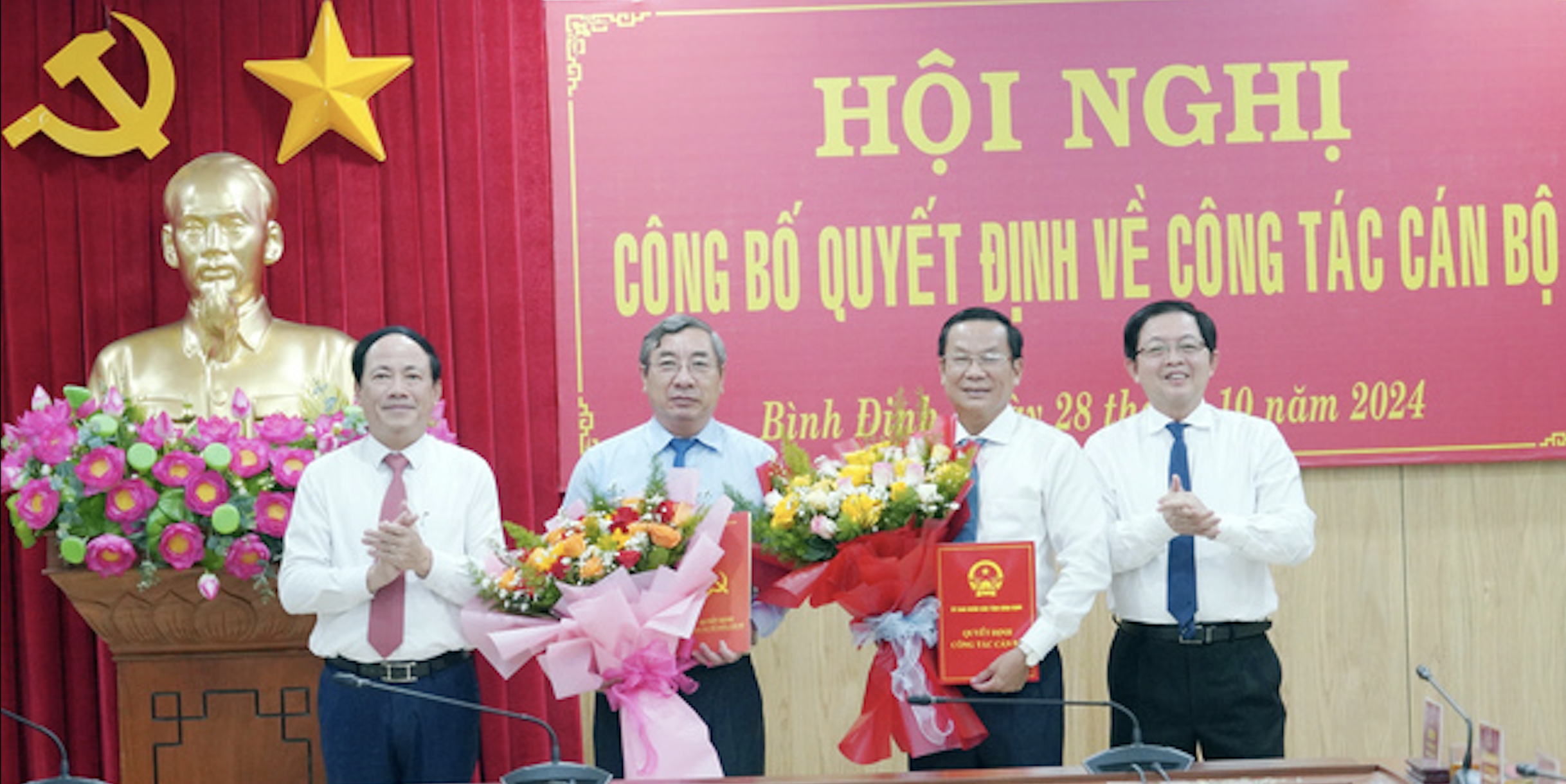 Bình Định tiếp nhận, điều động, bổ nhiệm 2 cán bộ chủ chốt- Ảnh 1.