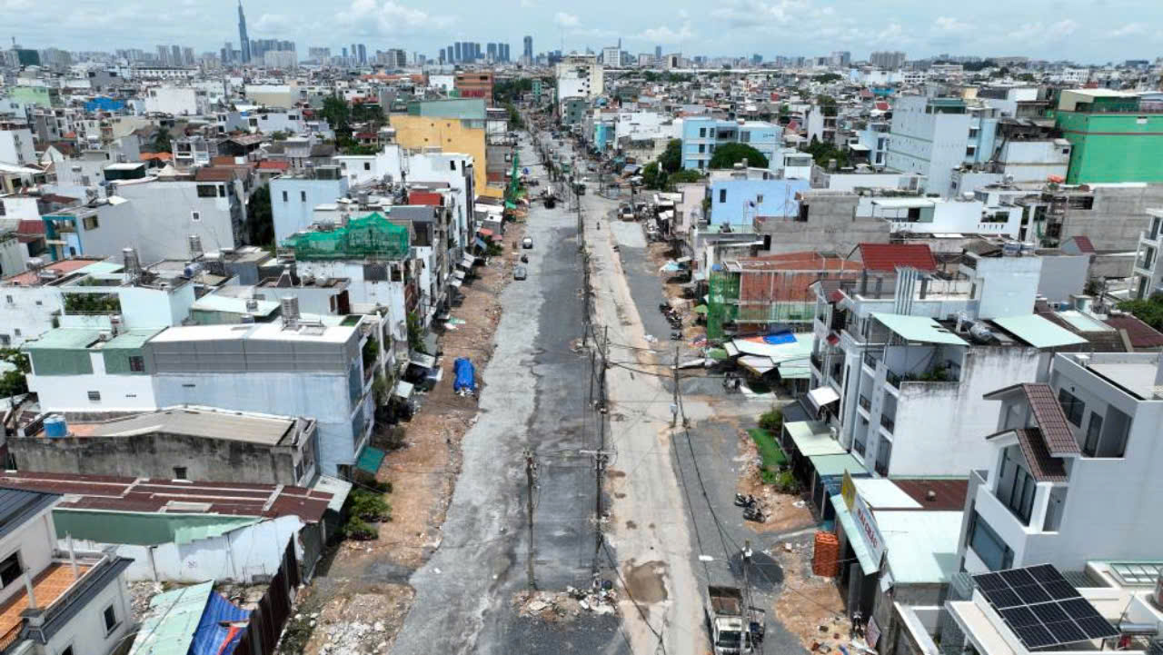 Cuối tháng 12-2024, bàn giao mặt bằng cho dự án cầu đường Nguyễn Khoái- Ảnh 3.