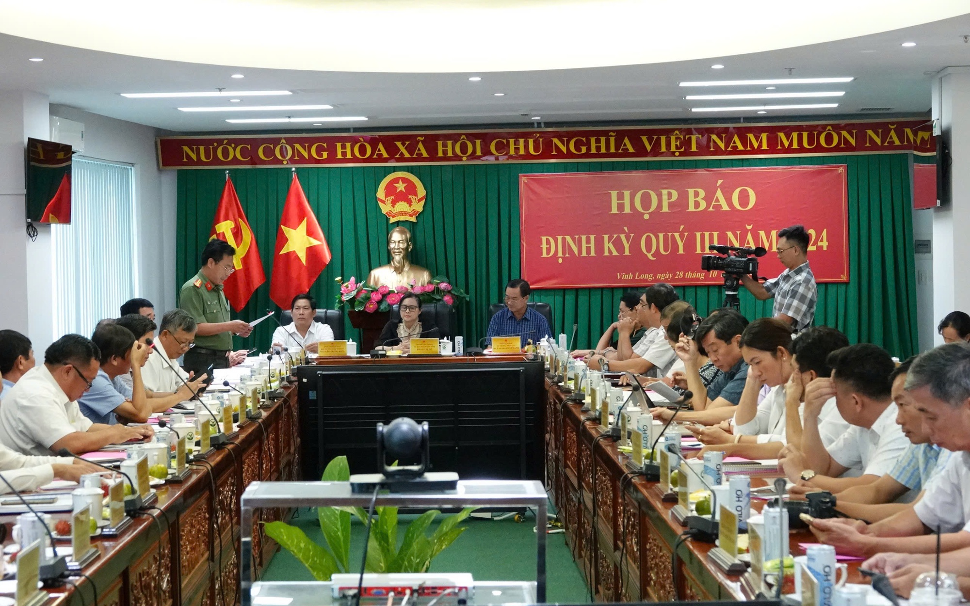 Hai nam sinh đánh nhau vì "bạn gái" bị đòi nợ 200.000 đồng