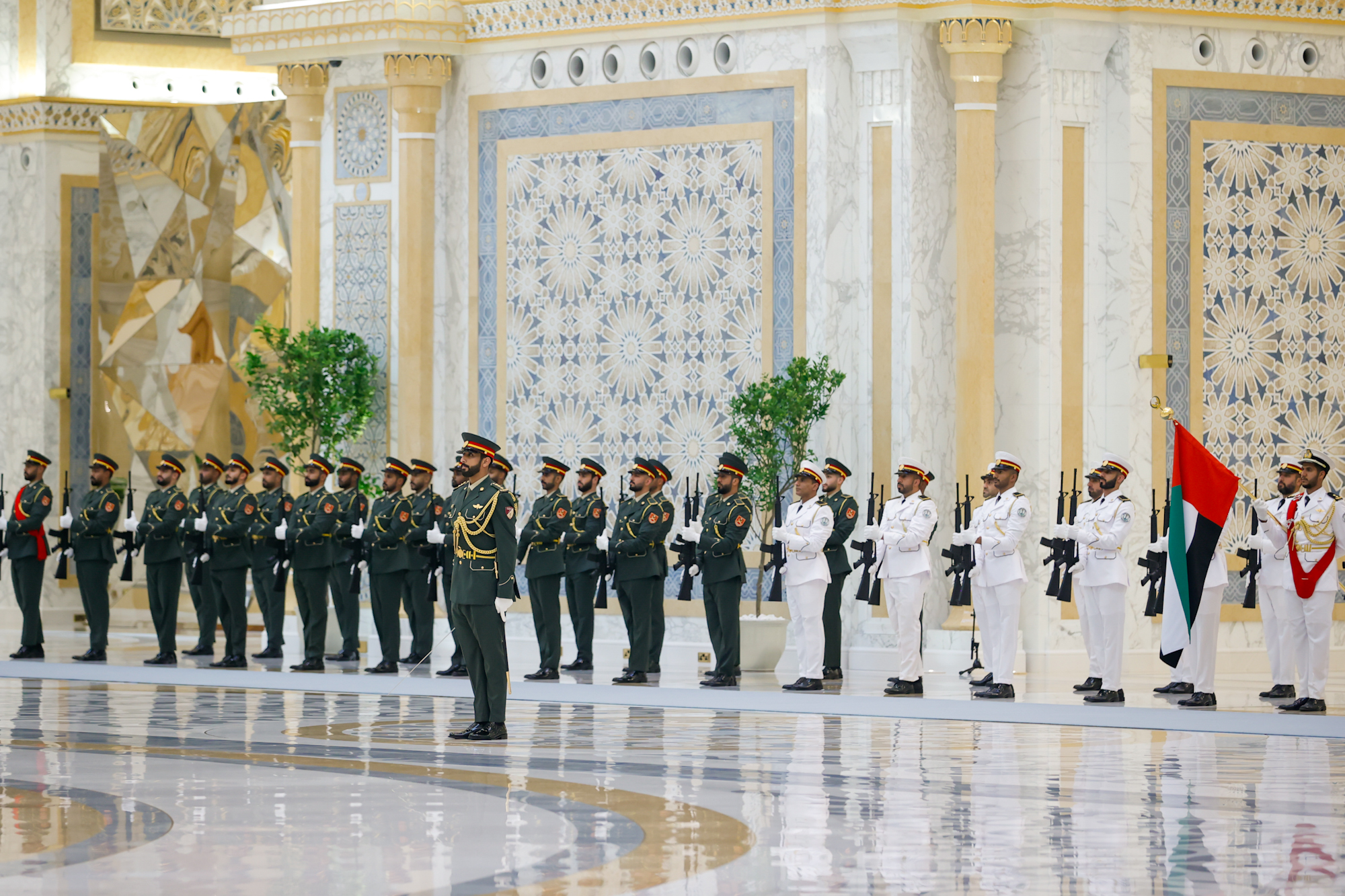 UAE bắn 21 phát đại bác chào đón Thủ tướng Phạm Minh Chính- Ảnh 4.