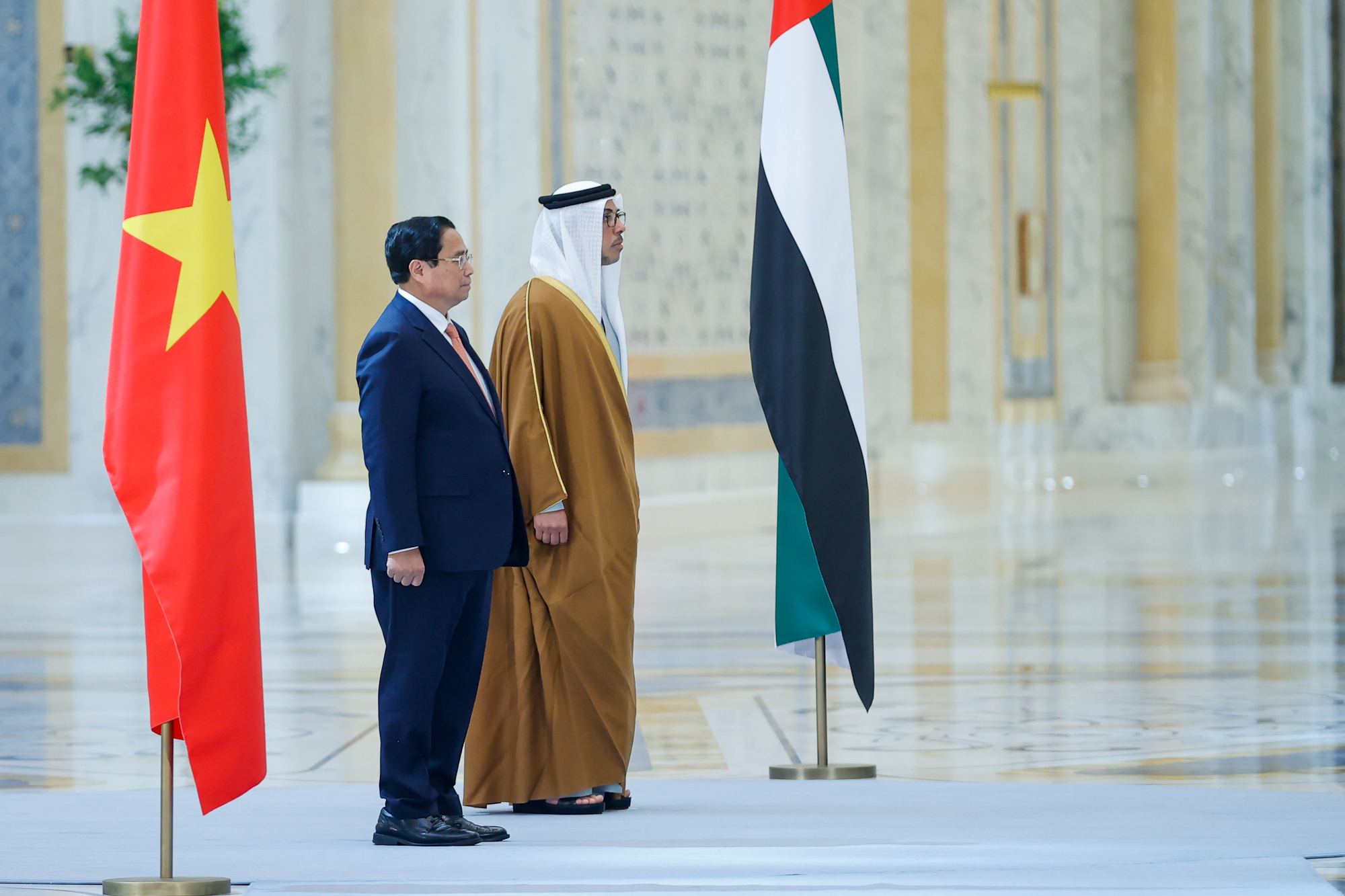UAE bắn 21 phát đại bác chào đón Thủ tướng Phạm Minh Chính- Ảnh 1.