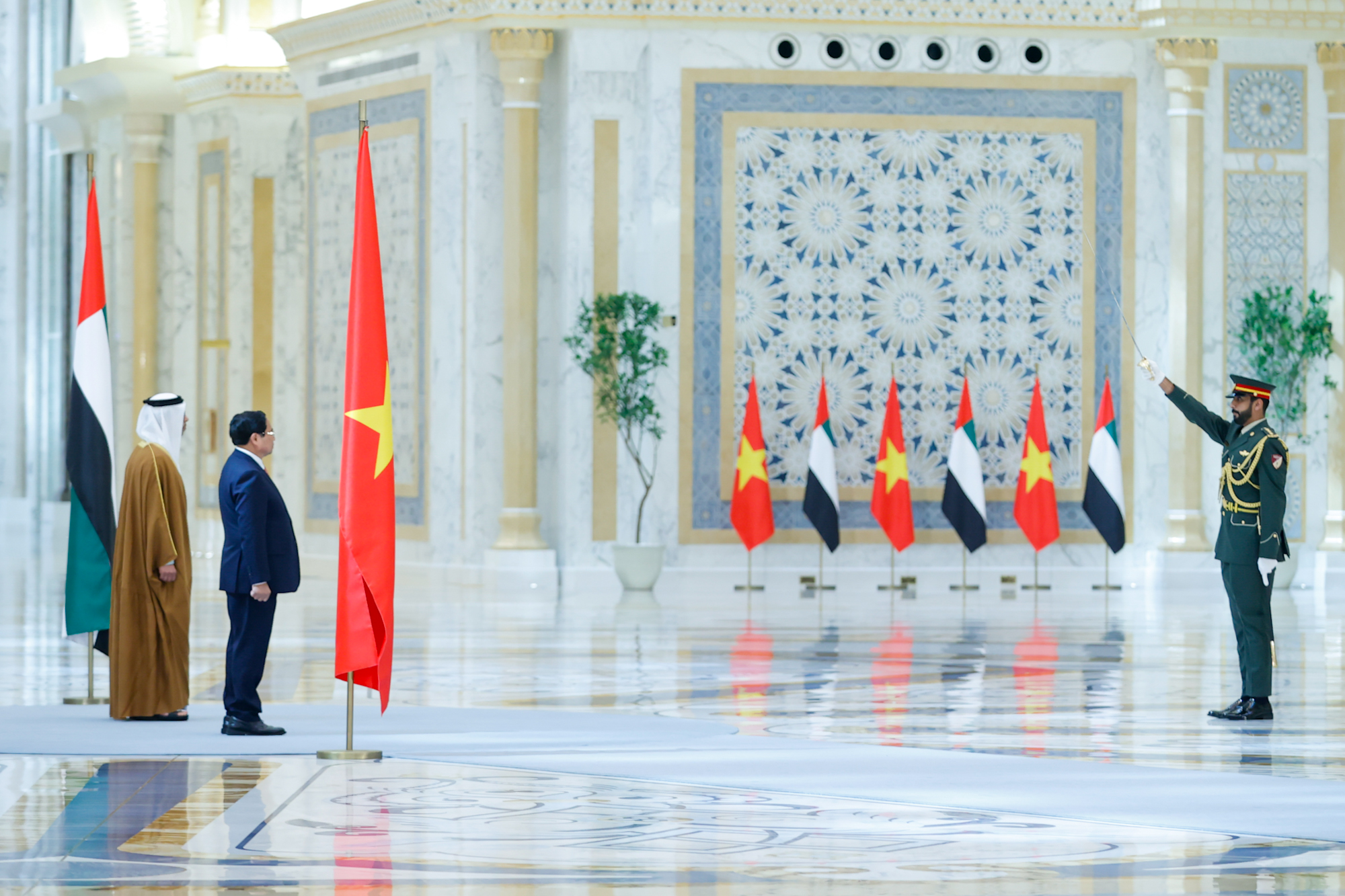 UAE bắn 21 phát đại bác chào đón Thủ tướng Phạm Minh Chính- Ảnh 5.