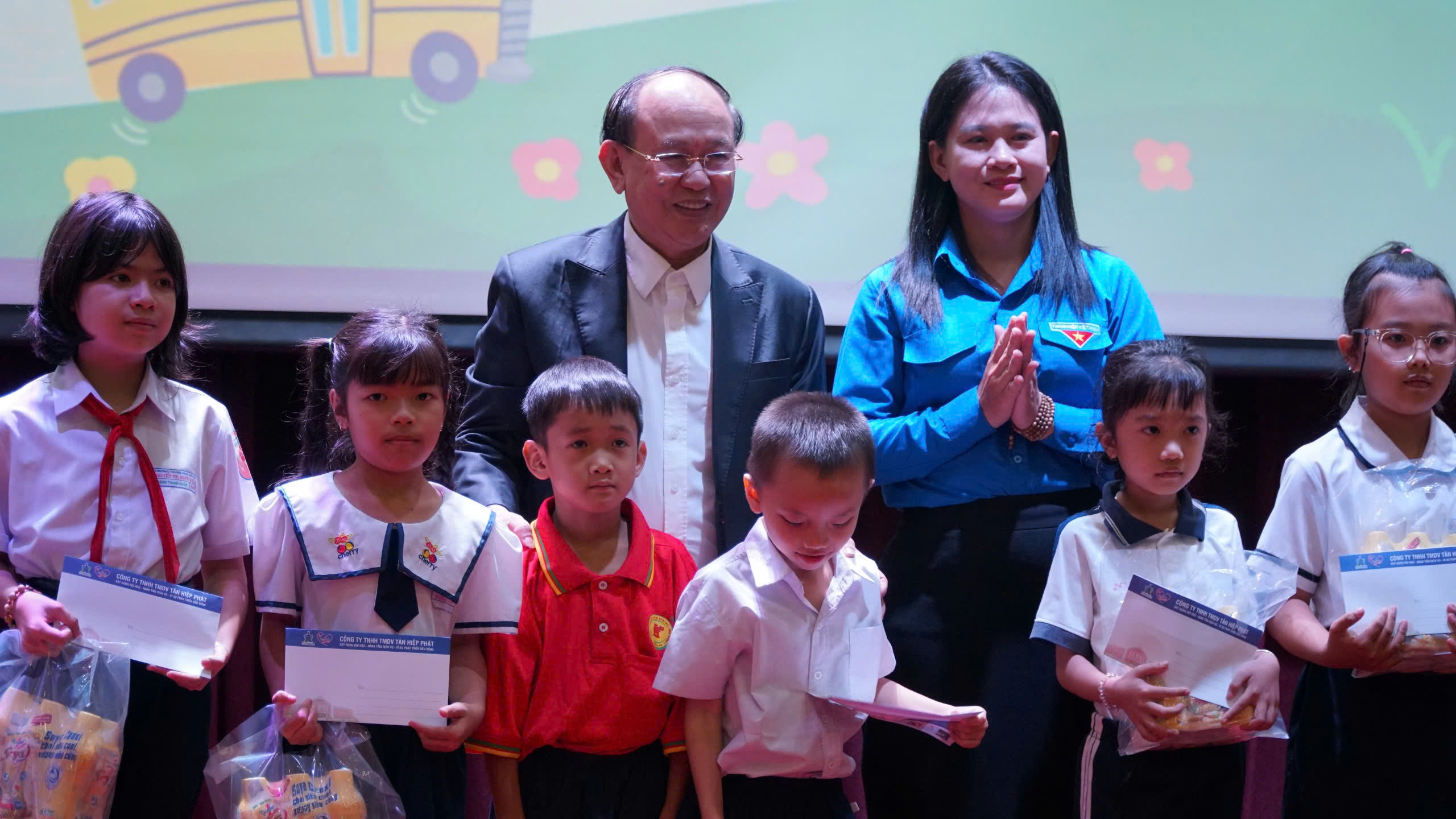 T&acirc;n Hiệp Ph&aacute;t tặng học bổng cho học sinh c&oacute; ho&agrave;n cảnh kh&oacute; khăn tại B&igrave;nh Dương- Ảnh 2.