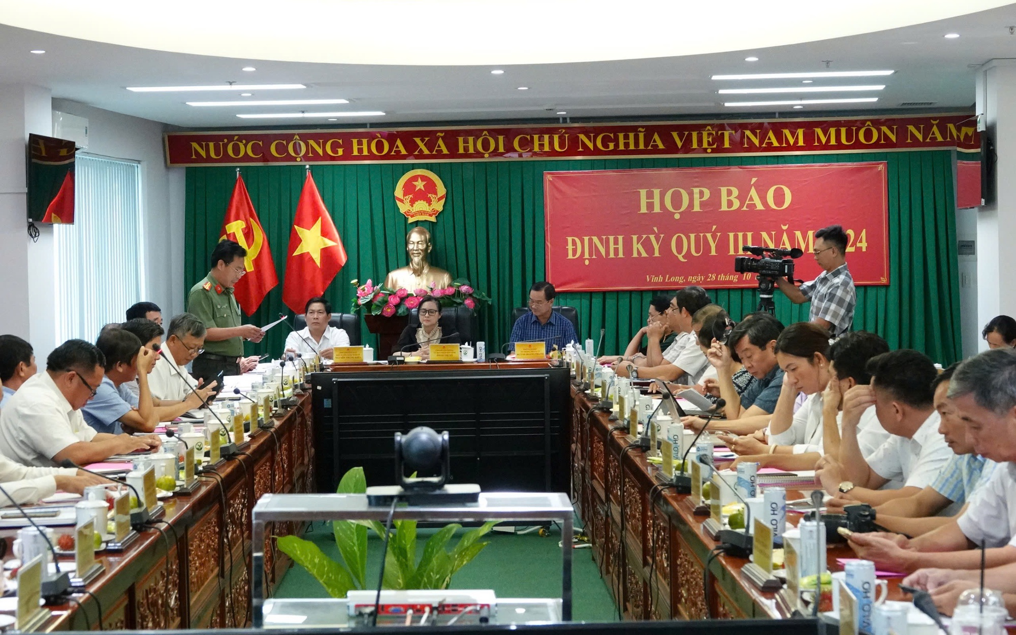 Vĩnh Long thông tin việc Văn phòng Tỉnh ủy sử dụng ô tô hơn 4 tỉ đồng