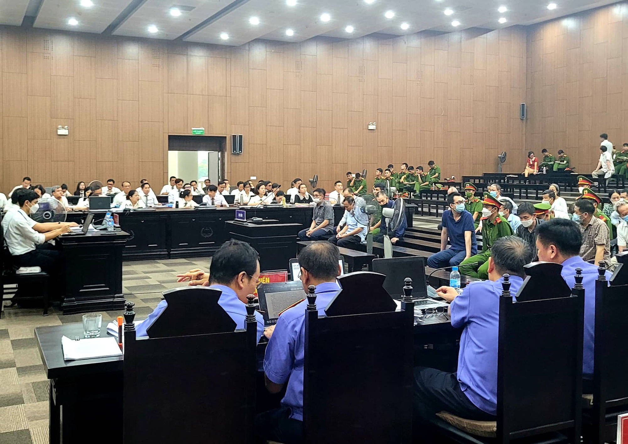 Luật sư xúc phạm những người tiến hành tố tụng có bị xử phạt?- Ảnh 1.