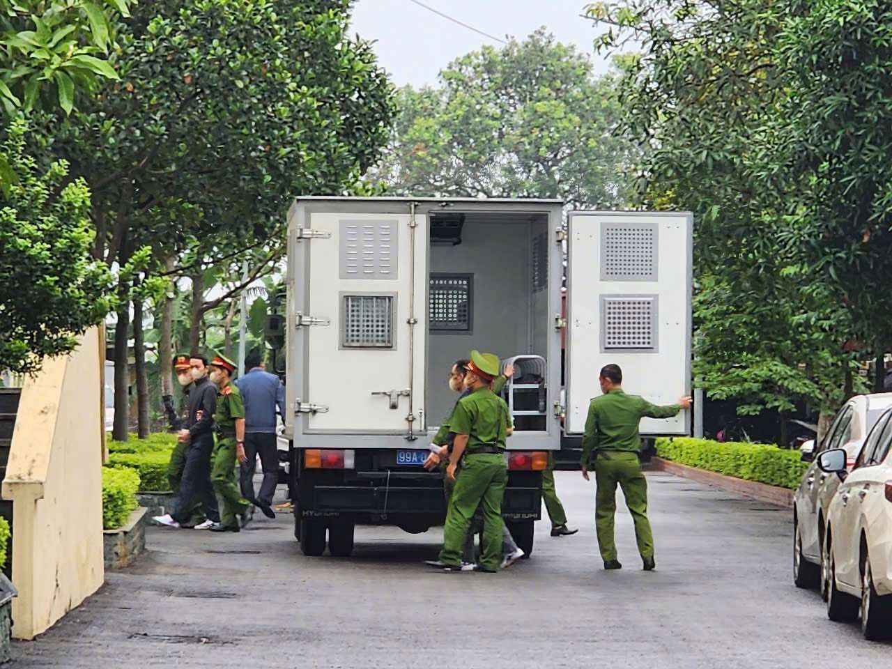 Cựu b&iacute; thư Bắc Ninh Nguyễn Nh&acirc;n Chiến t&oacute;c bạc nhiều khi hầu to&agrave;- Ảnh 4.