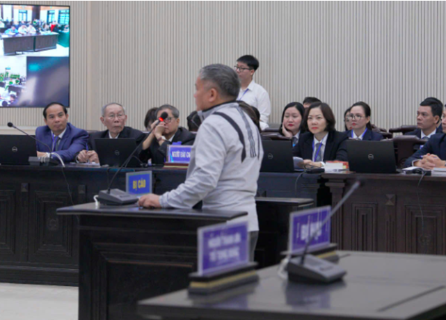 Cựu gi&aacute;m đốc Ban quản l&yacute; dự &aacute;n khai mang tiền tỉ đi hối lộ l&atilde;nh đạo tỉnh- Ảnh 1.