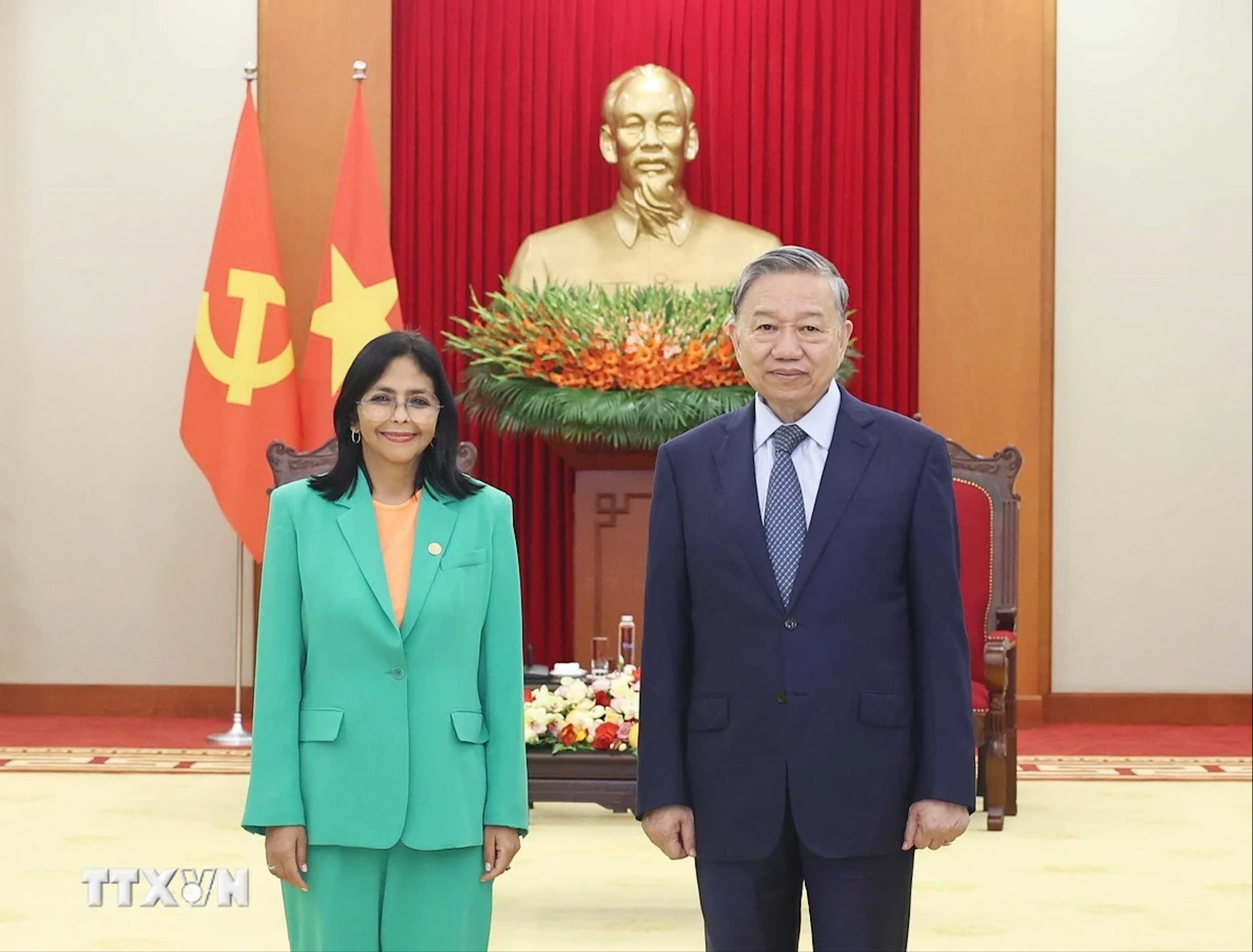 Mời Tổng B&iacute; thư T&ocirc; L&acirc;m thăm Venezuela- Ảnh 1.