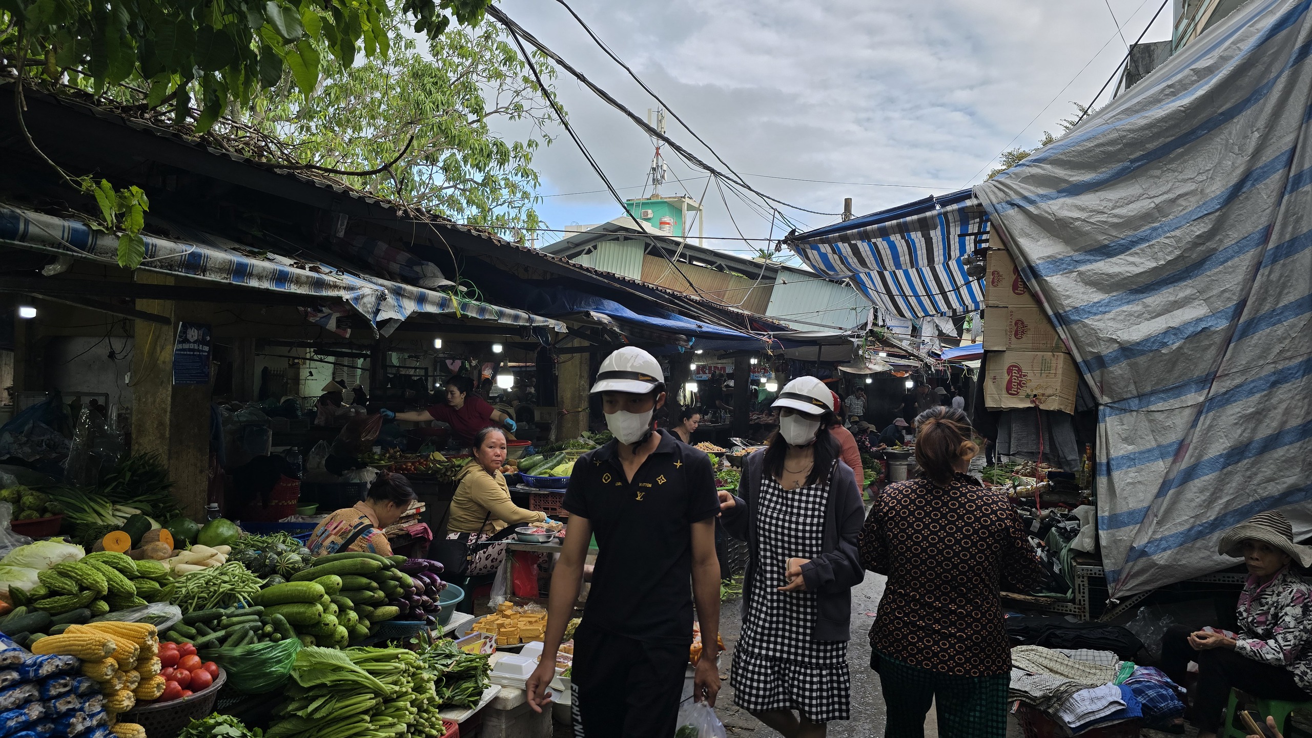 Cận cảnh xuống cấp tại hai khu chợ hải sản nổi tiếng Đà Nẵng- Ảnh 12.