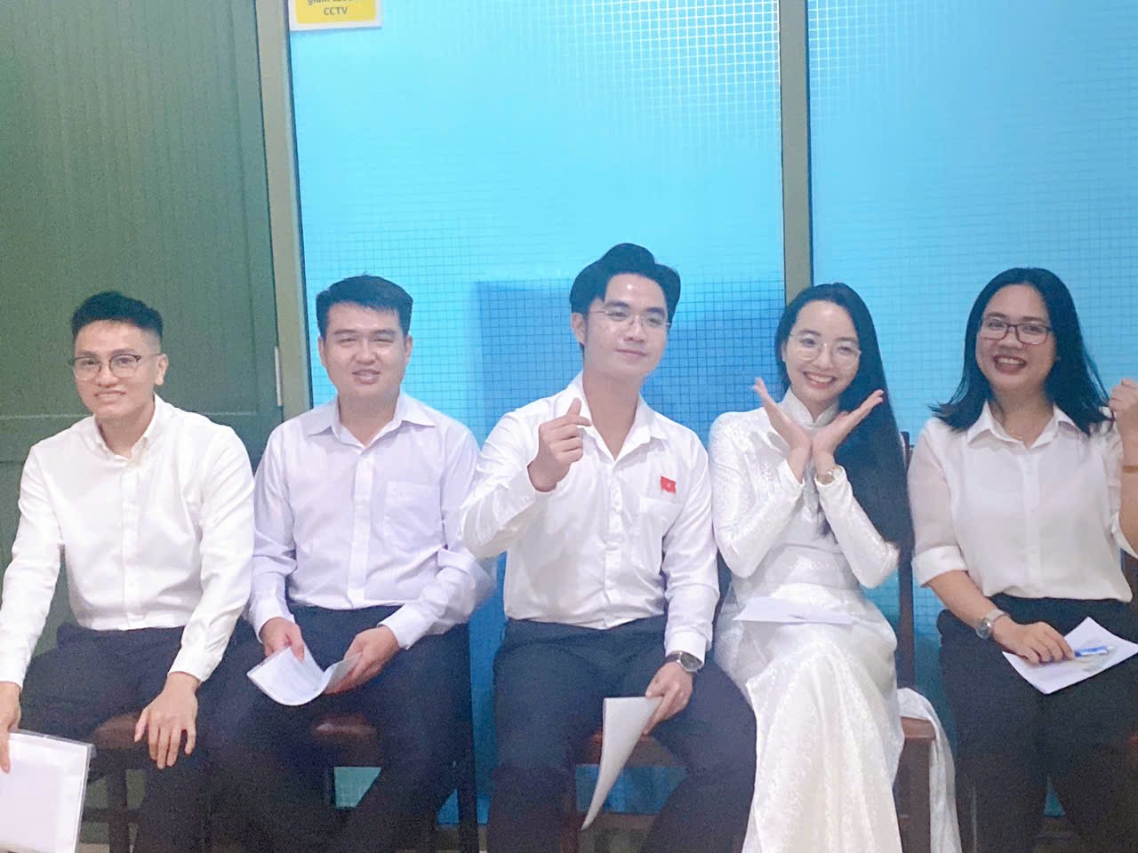 Nguyễn Đinh Thu Hiền (áo dài) tin tưởng TP HCM chọn được người trẻ giỏi, nhiệt huyết