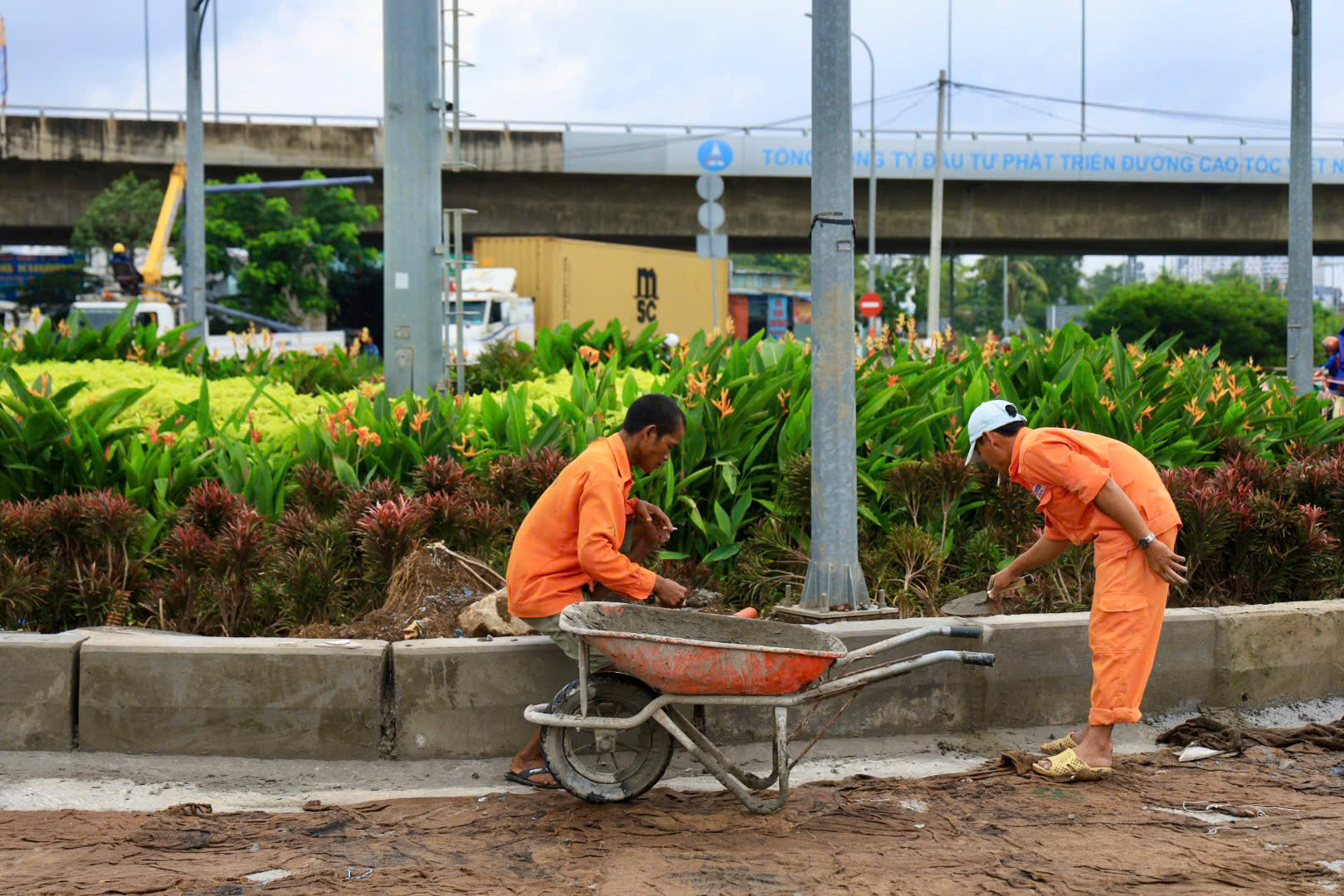 Sắp hoàn thành thu hẹp vòng xoay "tử thần" ở TP Thủ Đức- Ảnh 5.
